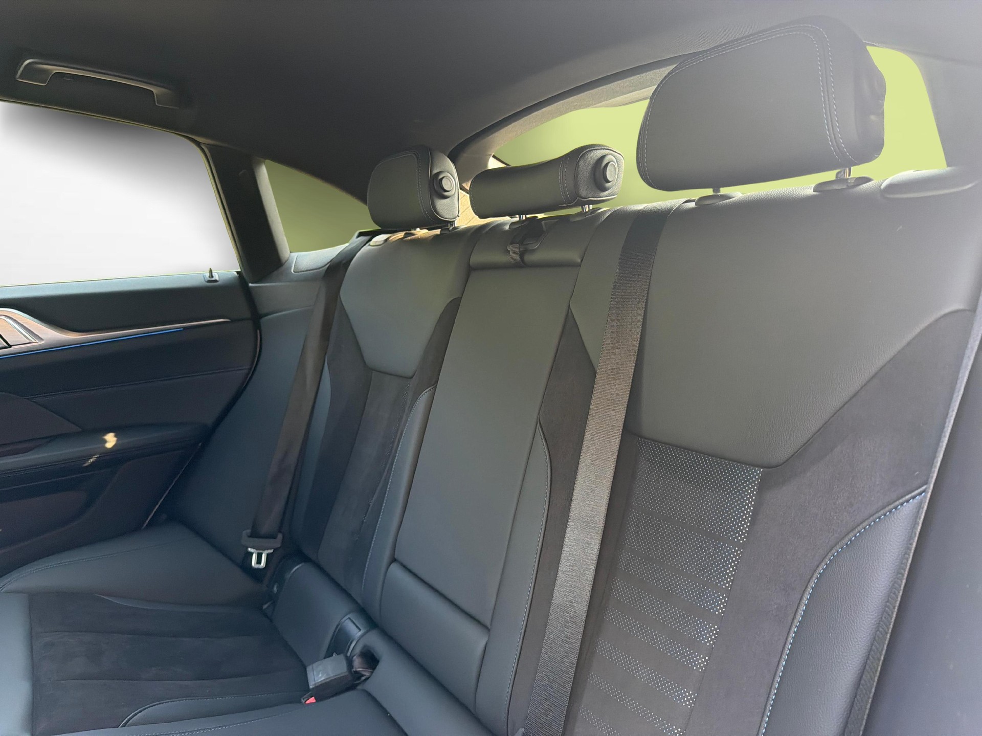 BMW i4 eDrive40-image-14
