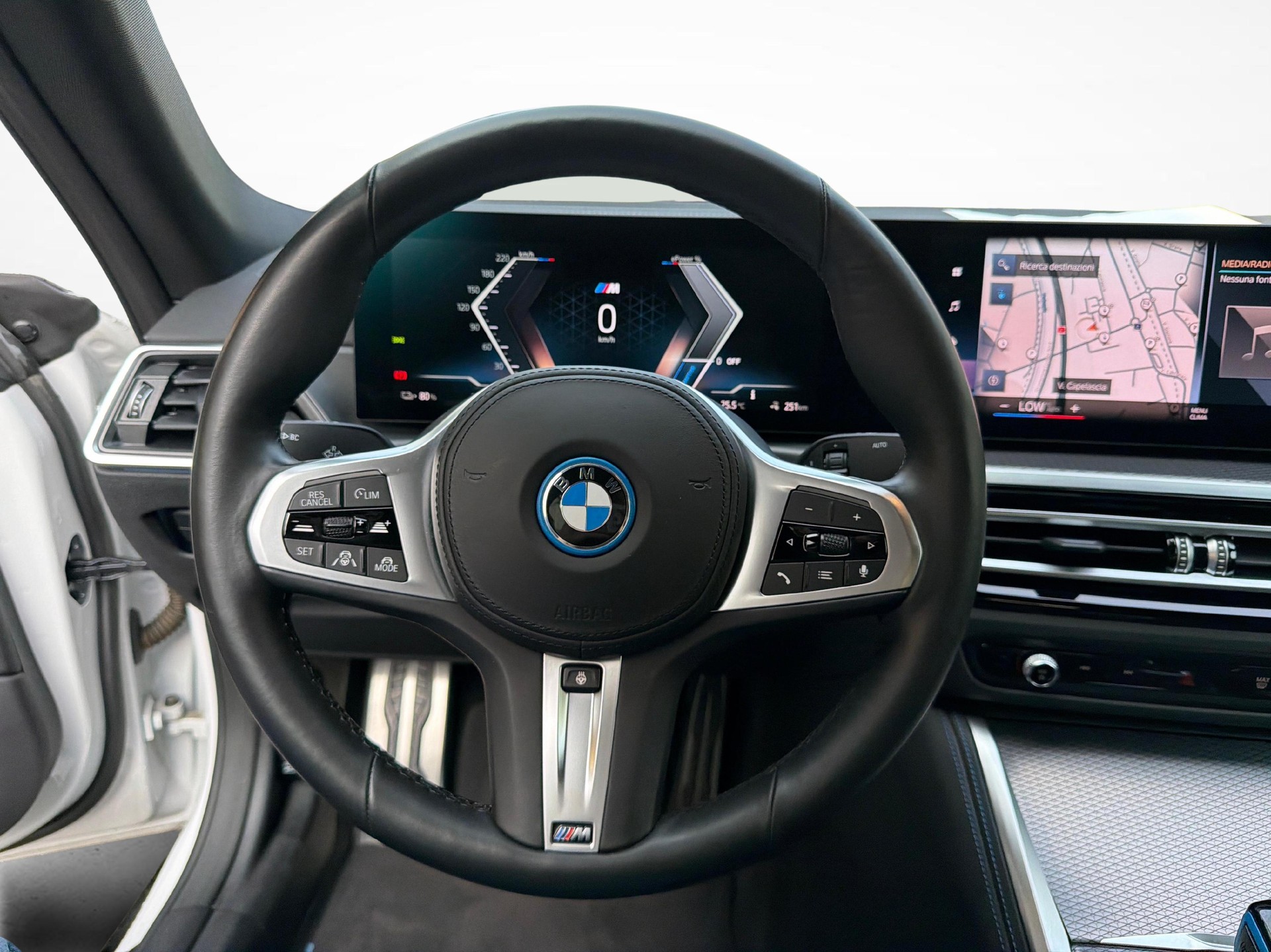 BMW i4 eDrive40-image-19