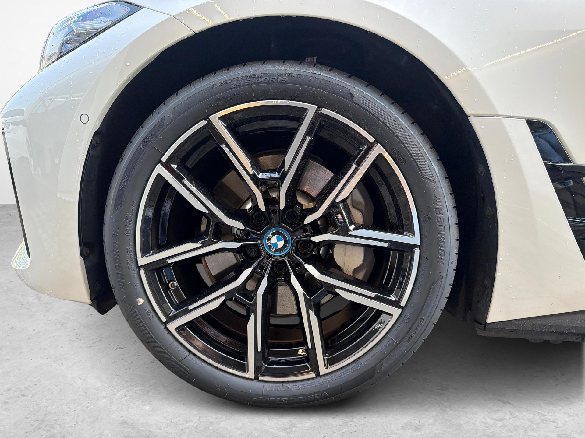 BMW i4 eDrive40-image-11