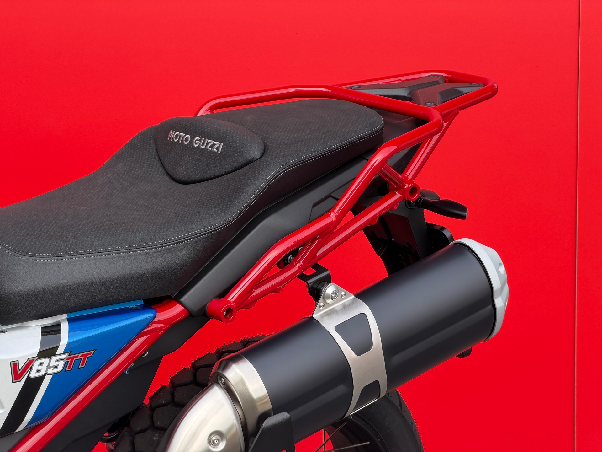 MOTO GUZZI V85 TT Premium Graphics 2-Tone (35kW)-image-12