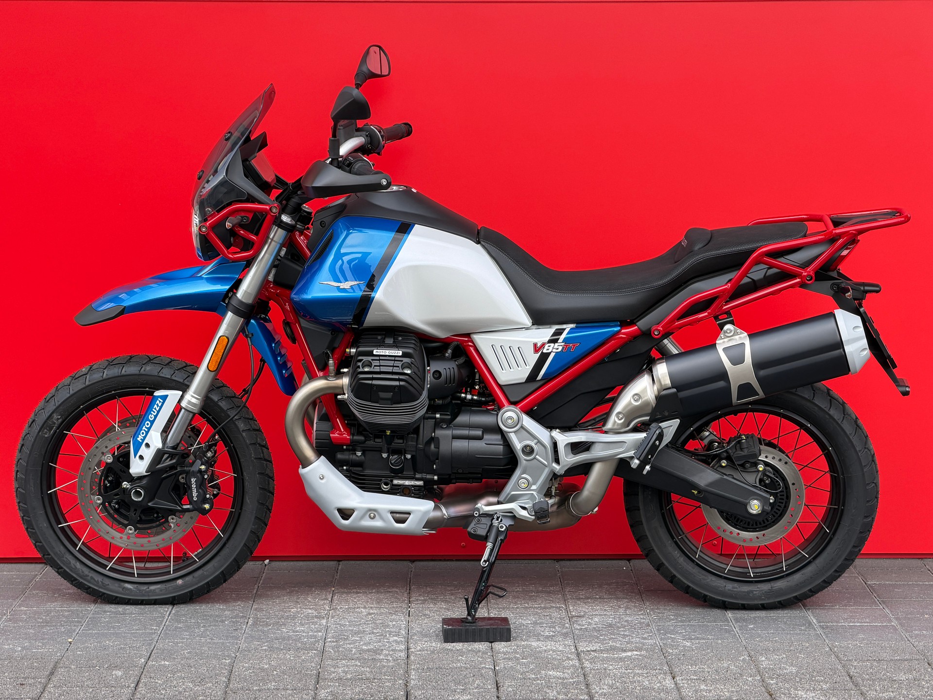 MOTO GUZZI V85 TT Premium Graphics 2-Tone (35kW)-image-14