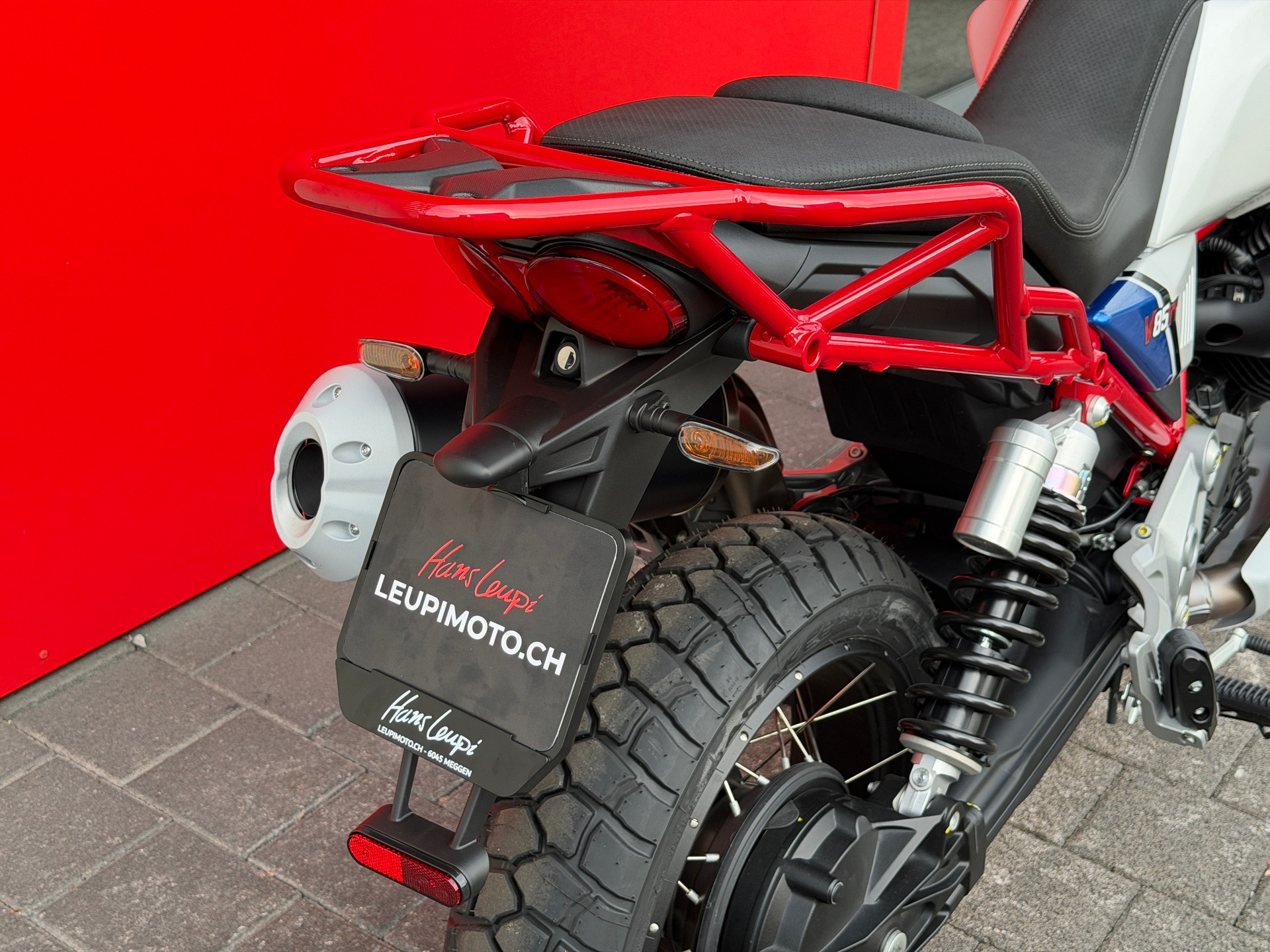 MOTO GUZZI V85 TT Premium Graphics 2-Tone (35kW)-image-6