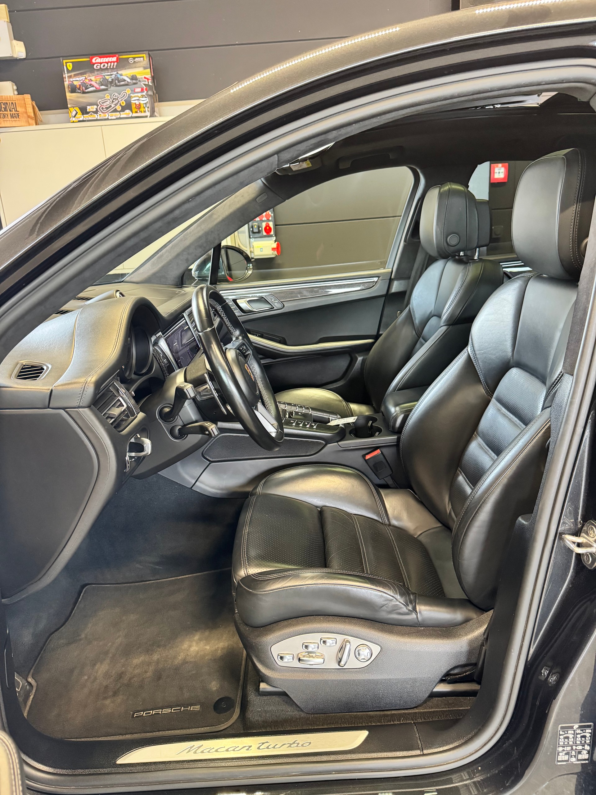 PORSCHE Macan Turbo PDK *FACELIFT*-image-13