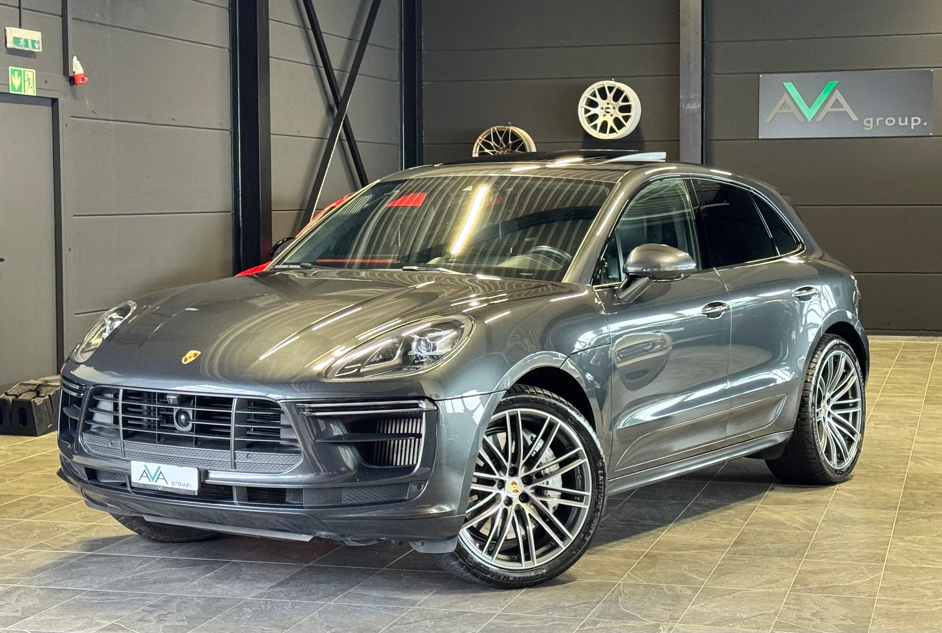 PORSCHE Macan Turbo PDK *FACELIFT*-image-3
