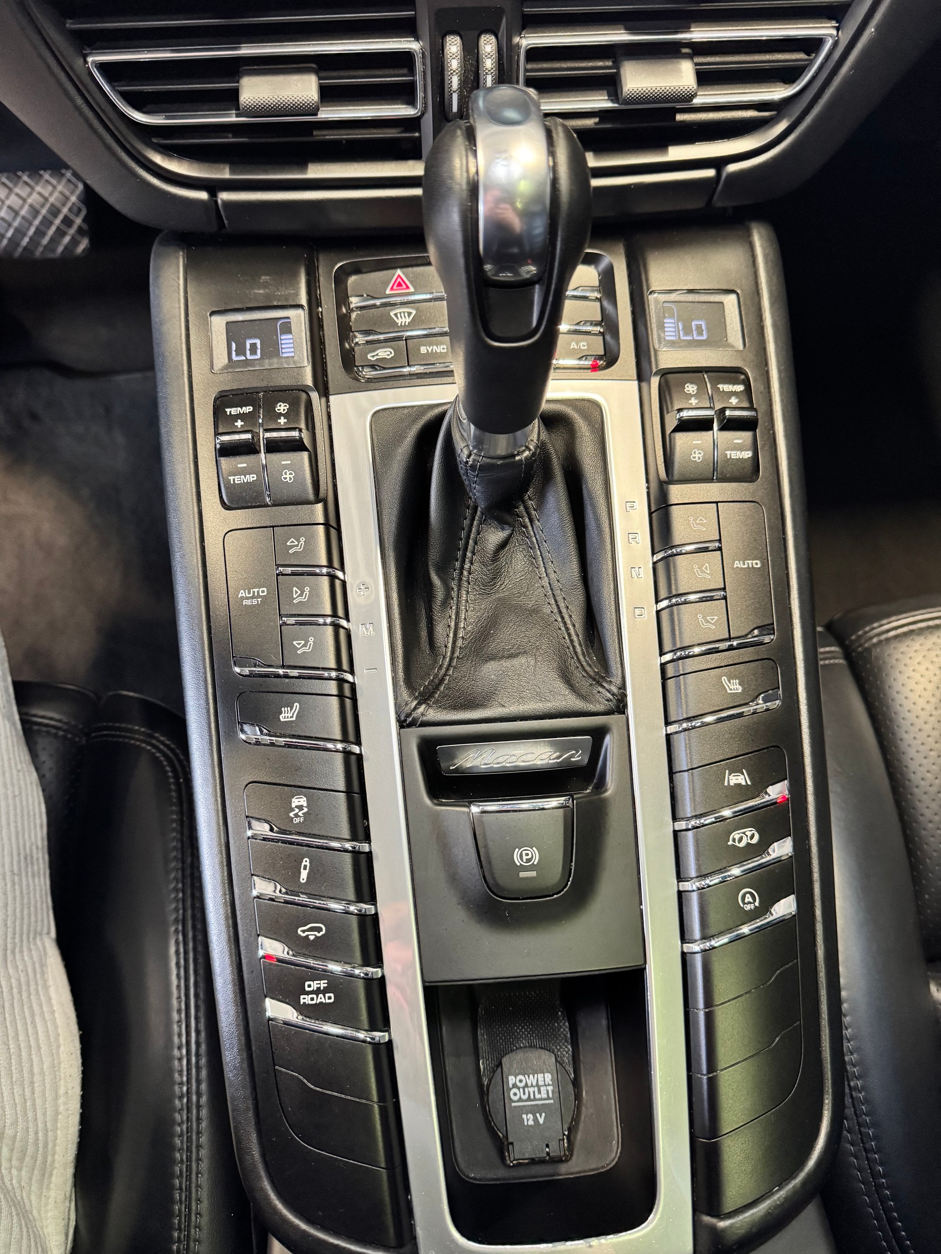 PORSCHE Macan Turbo PDK *FACELIFT*-image-15