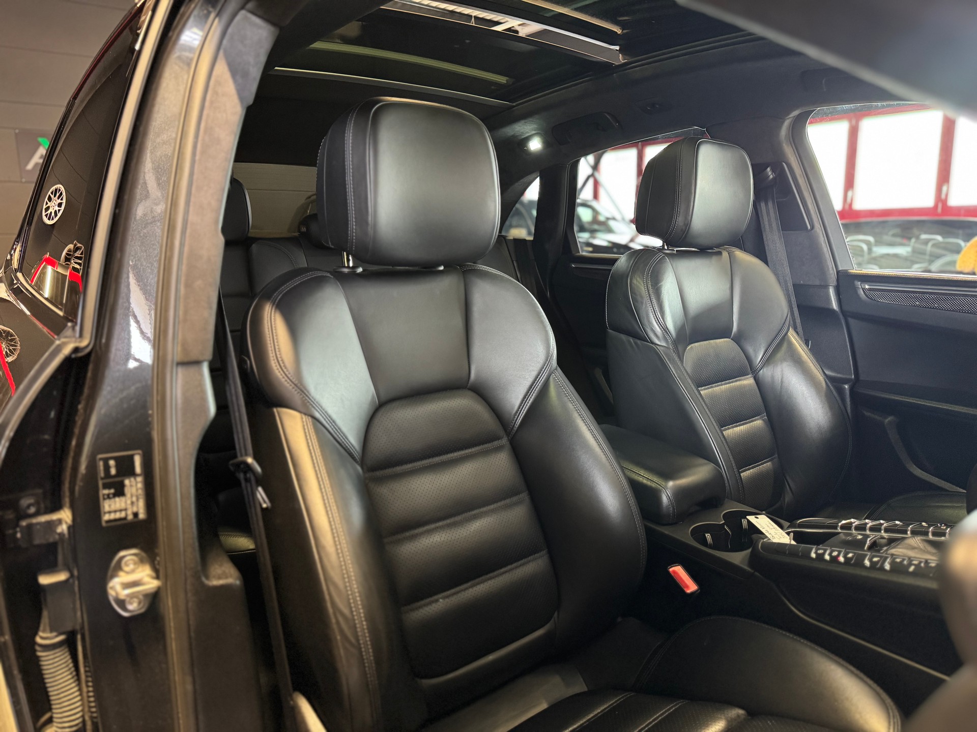 PORSCHE Macan Turbo PDK *FACELIFT*-image-11