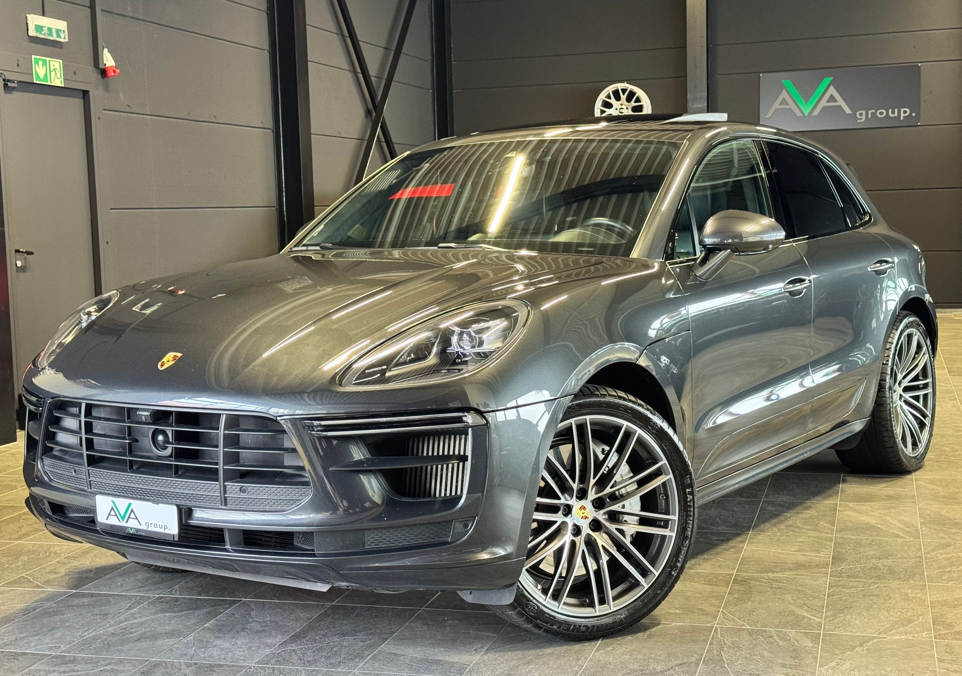 PORSCHE Macan Turbo PDK *FACELIFT*-image-2