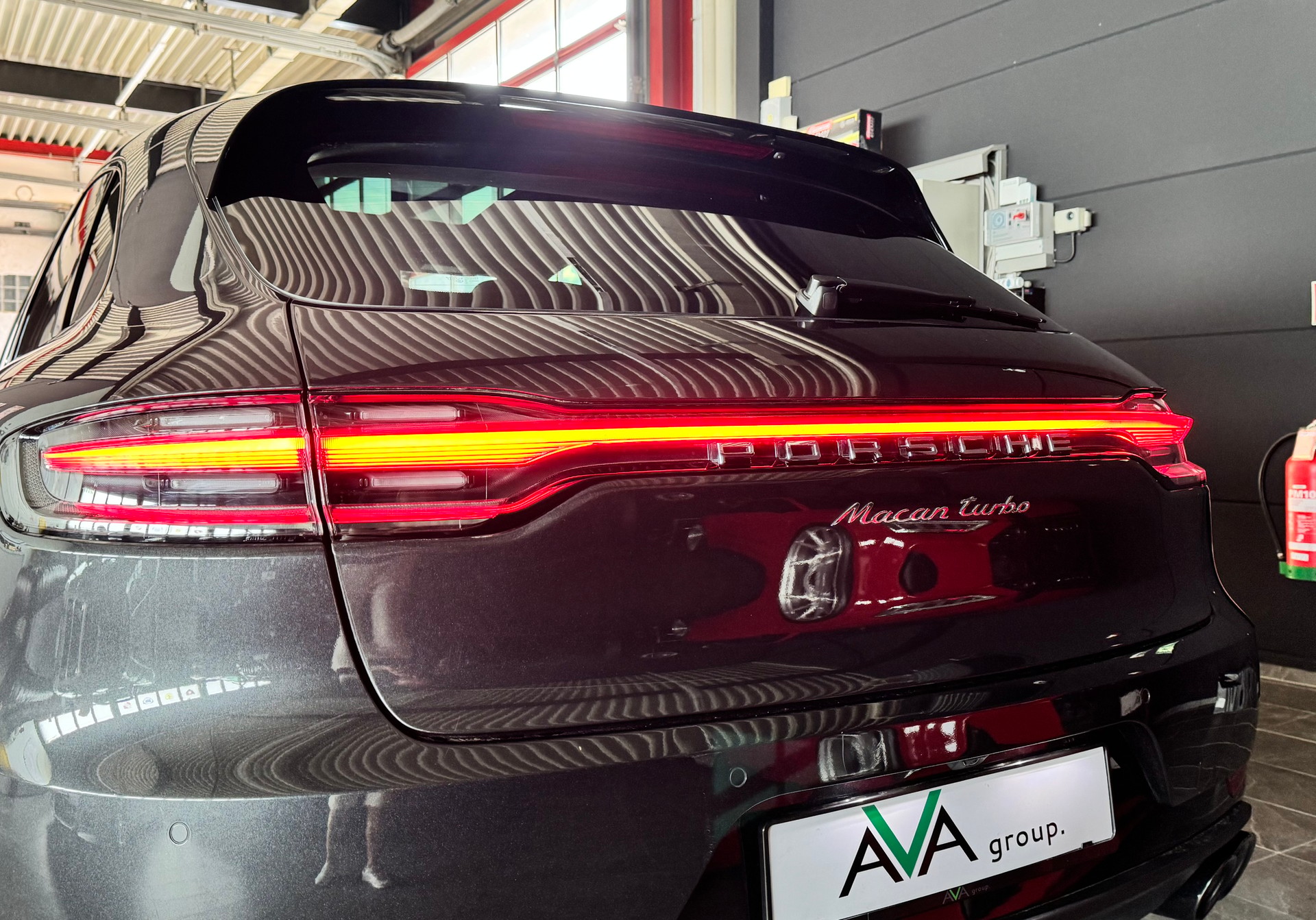 PORSCHE Macan Turbo PDK *FACELIFT*-image-6