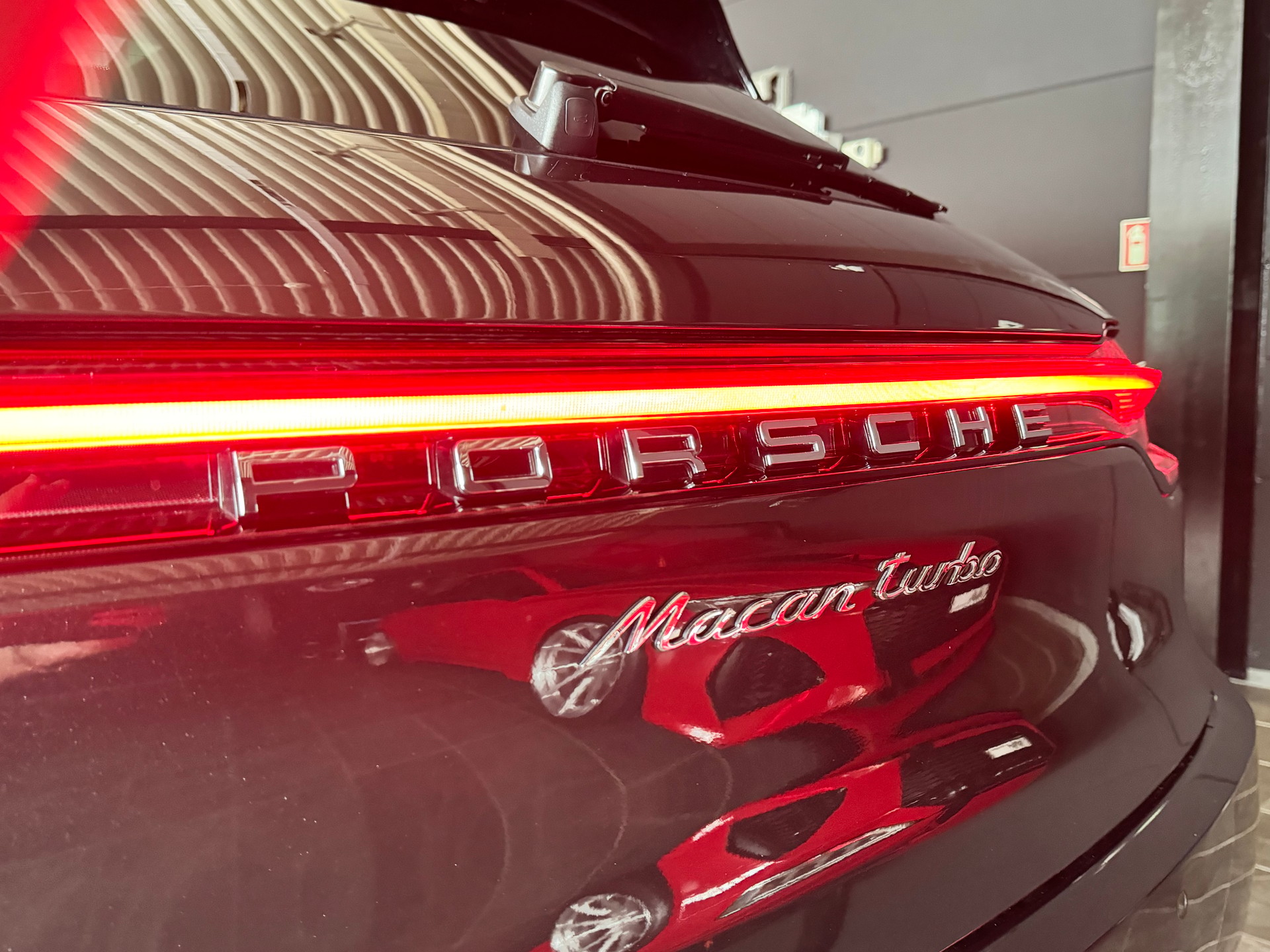 PORSCHE Macan Turbo PDK *FACELIFT*-image-7