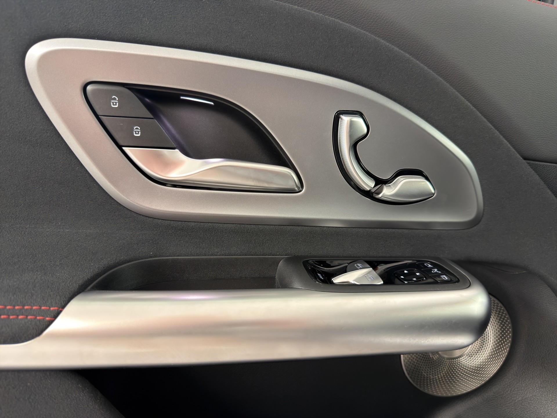MERCEDES-BENZ GLB 220 4matic-image-13