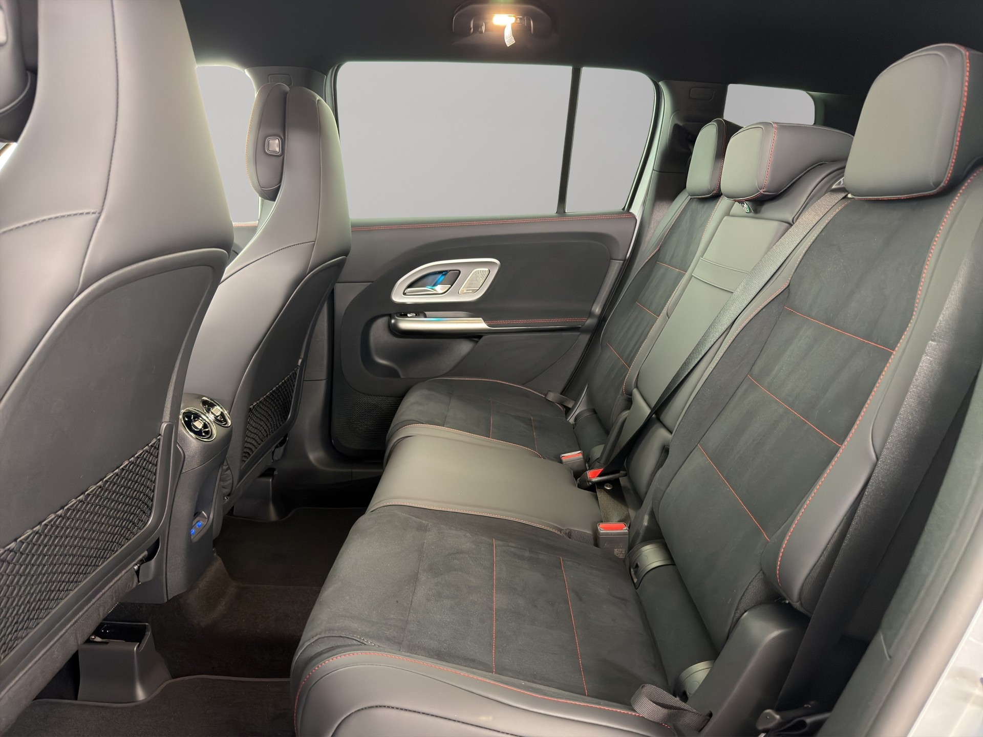MERCEDES-BENZ GLB 220 4matic-image-9