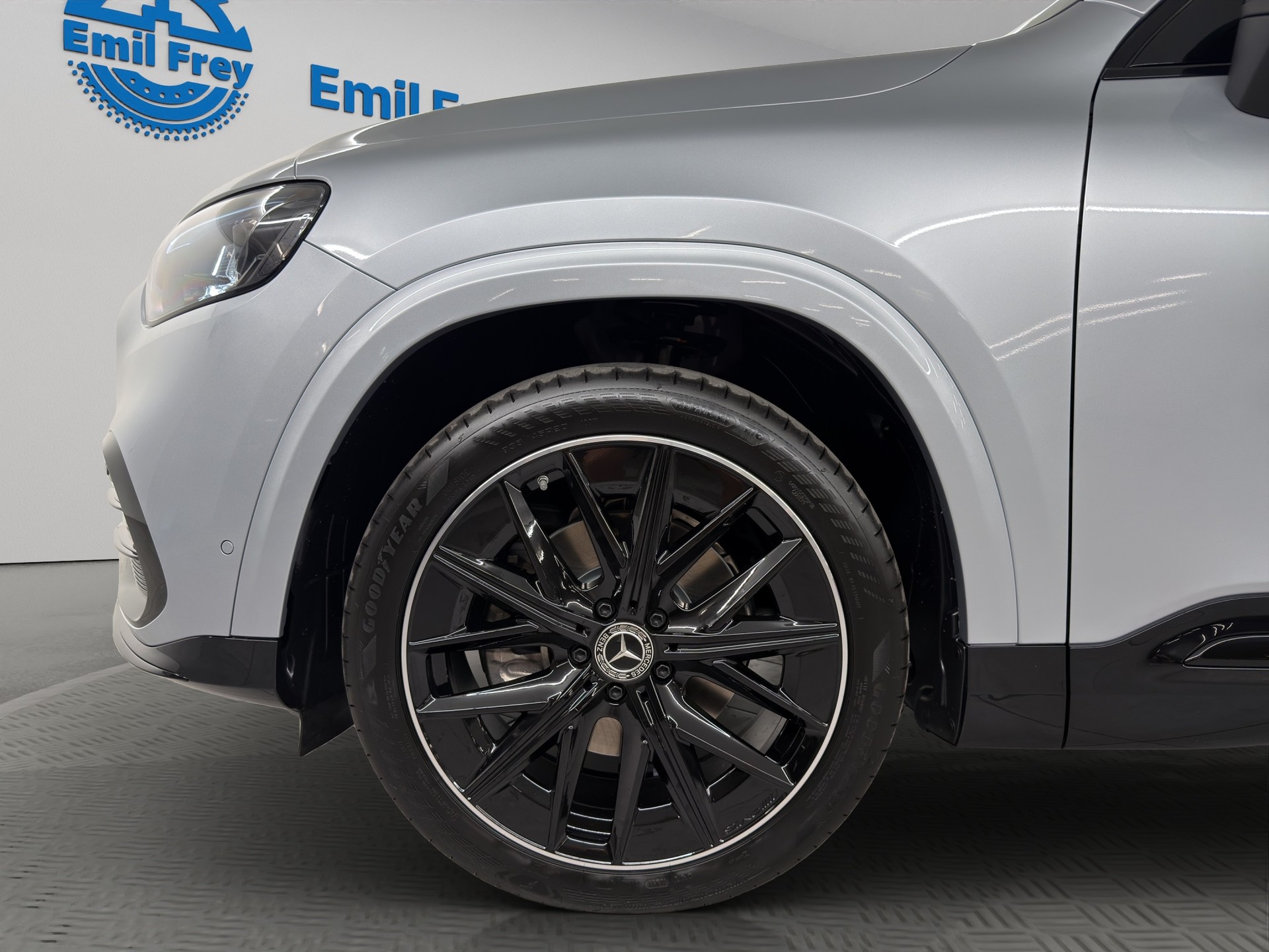 MERCEDES-BENZ GLB 220 4matic-image-3