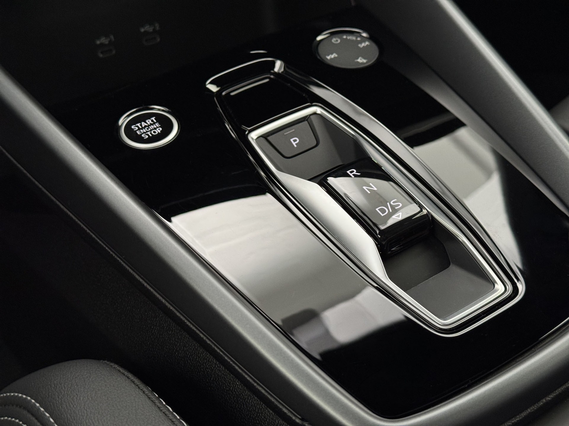 AUDI A3 Sportback 30 TFSI S Line "Sport Edition" S-tronic "Leder-Navi-RF.-Kamera"-image-15