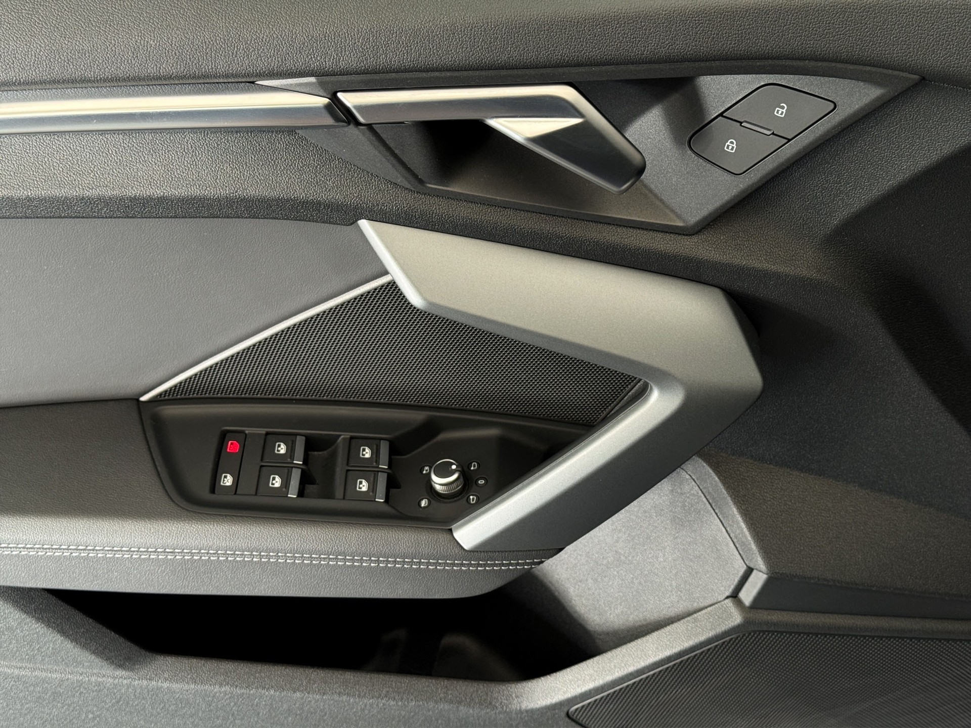 AUDI A3 Sportback 30 TFSI S Line "Sport Edition" S-tronic "Leder-Navi-RF.-Kamera"-image-8