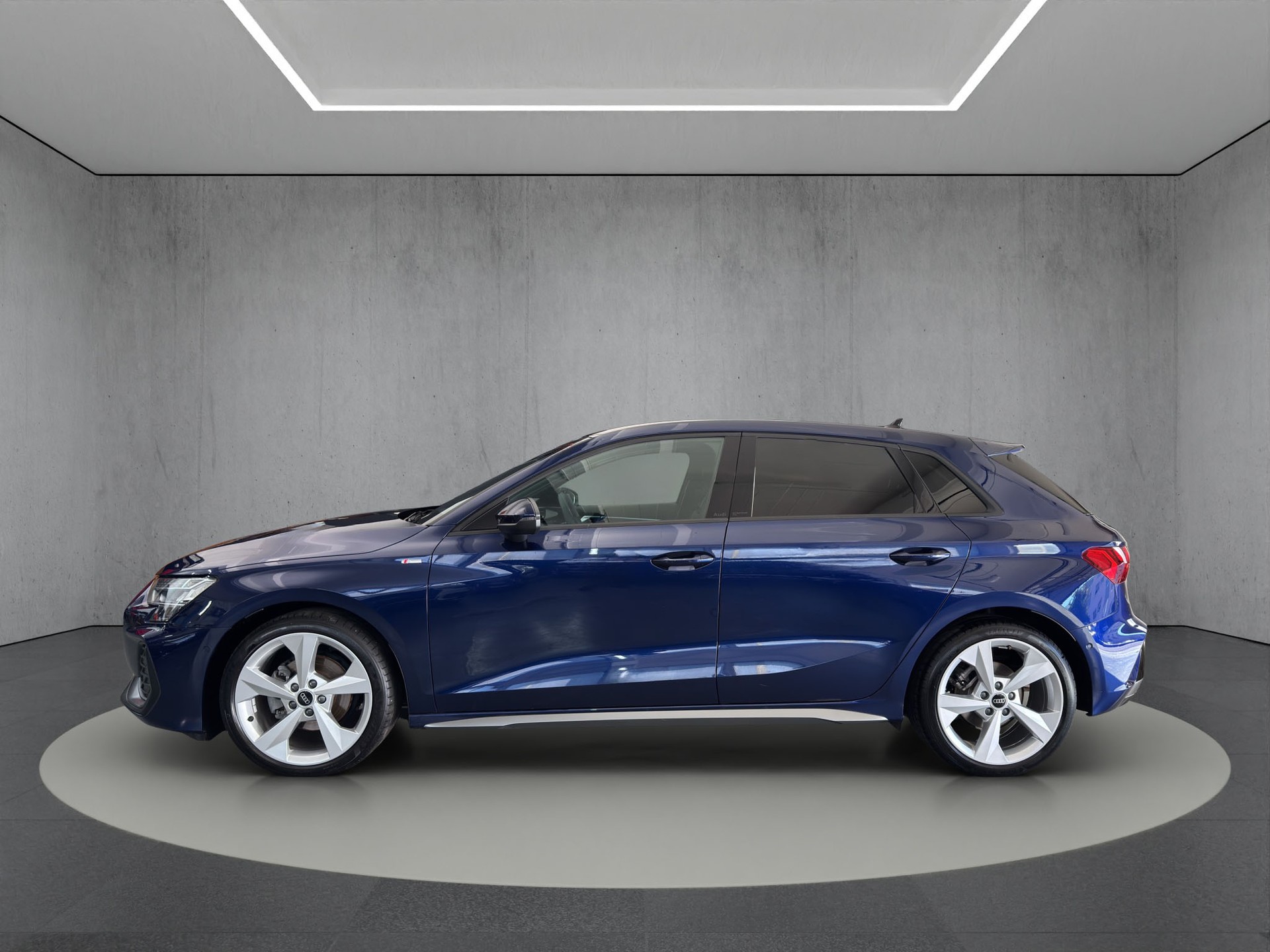 AUDI A3 Sportback 30 TFSI S Line "Sport Edition" S-tronic "Leder-Navi-RF.-Kamera"-image-2