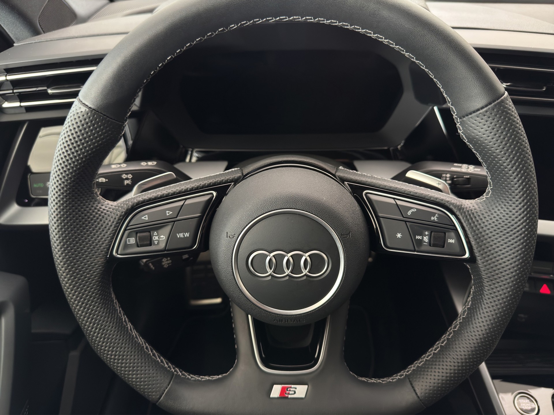 AUDI A3 Sportback 30 TFSI S Line "Sport Edition" S-tronic "Leder-Navi-RF.-Kamera"-image-12