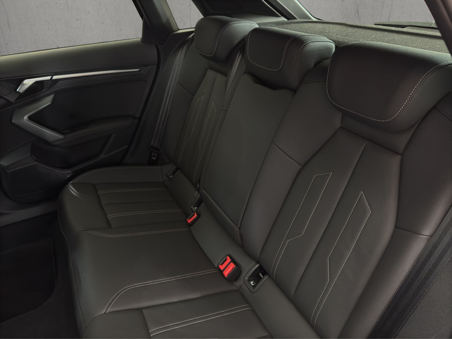 AUDI A3 Sportback 30 TFSI S Line "Sport Edition" S-tronic "Leder-Navi-RF.-Kamera"-image-9