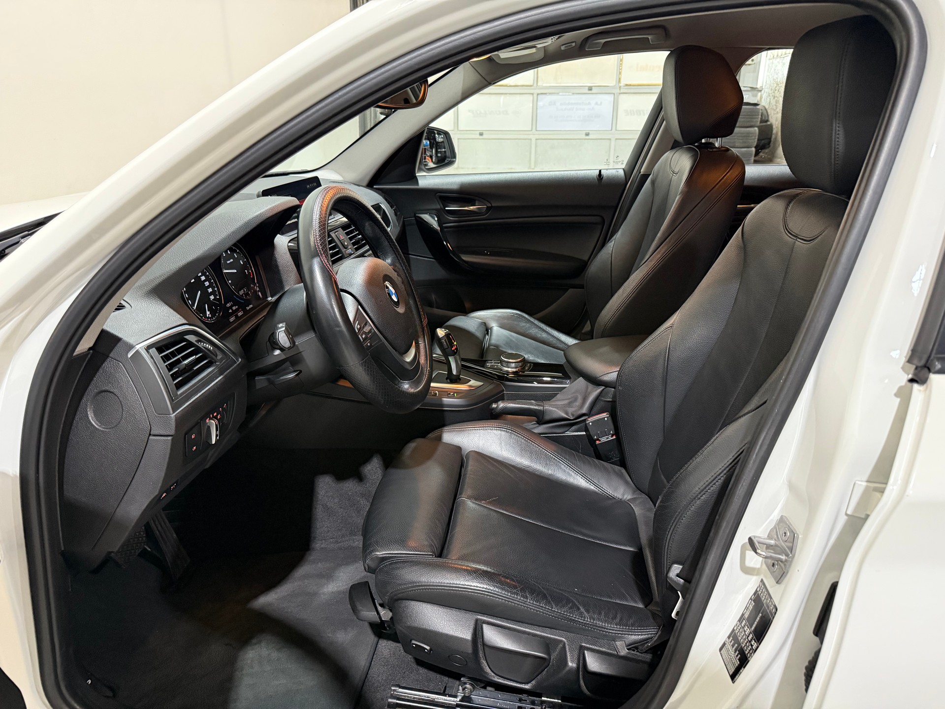 BMW 118i Steptronic (CH-Fahrzeug)-image-12