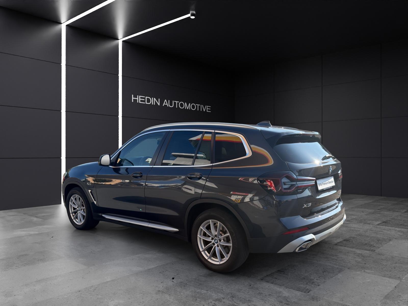 BMW X3 30e xDrive-showroom-element-2