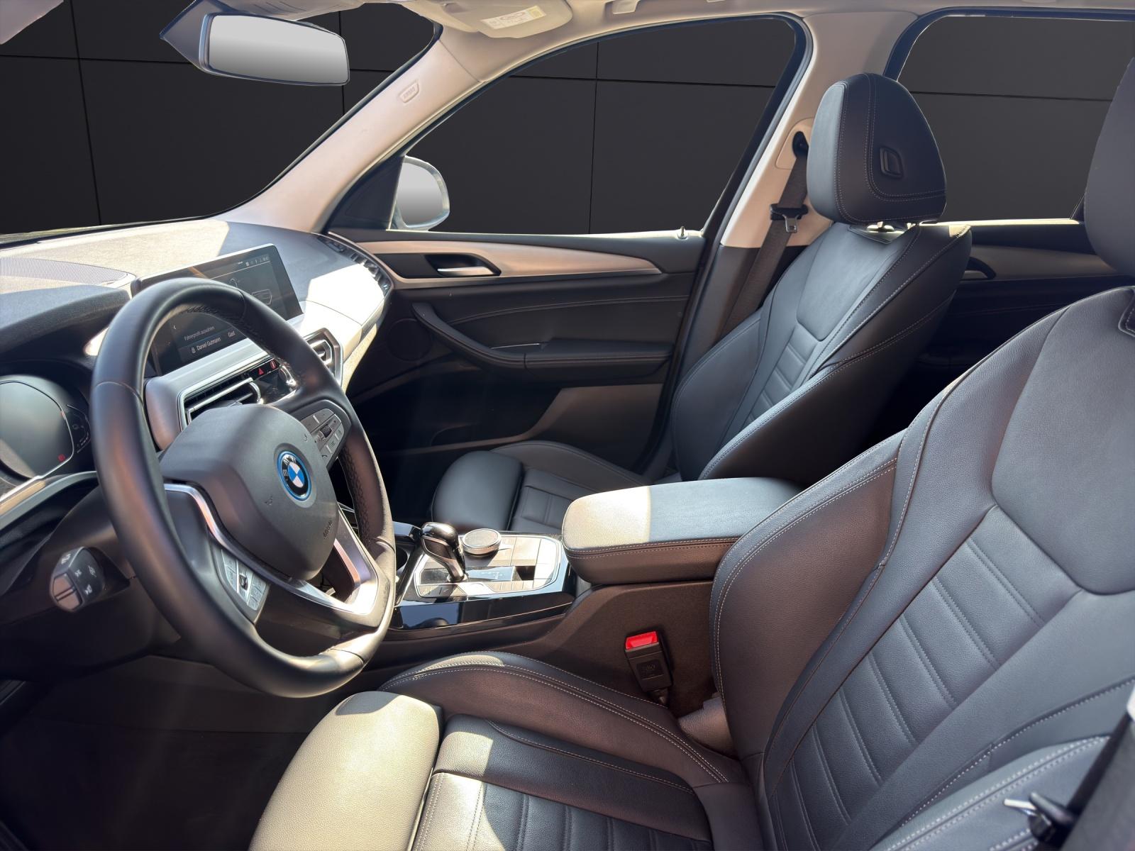 BMW X3 30e xDrive-showroom-element-1