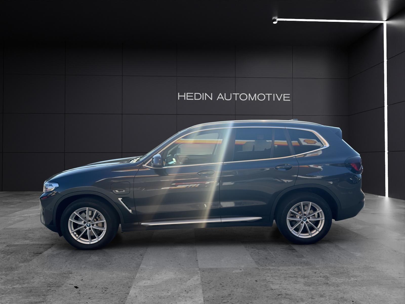 BMW X3 30e xDrive-showroom-element-3