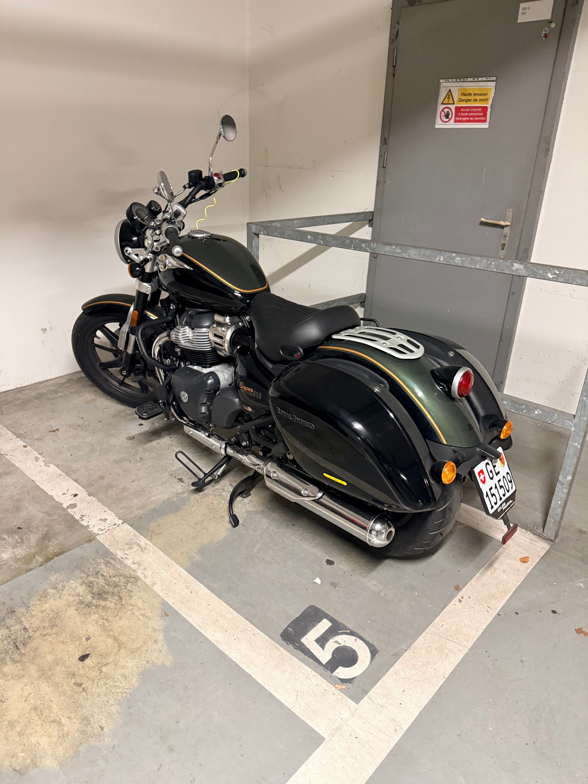 ROYAL ENFIELD Super Meteor 650 Celestial-image-2
