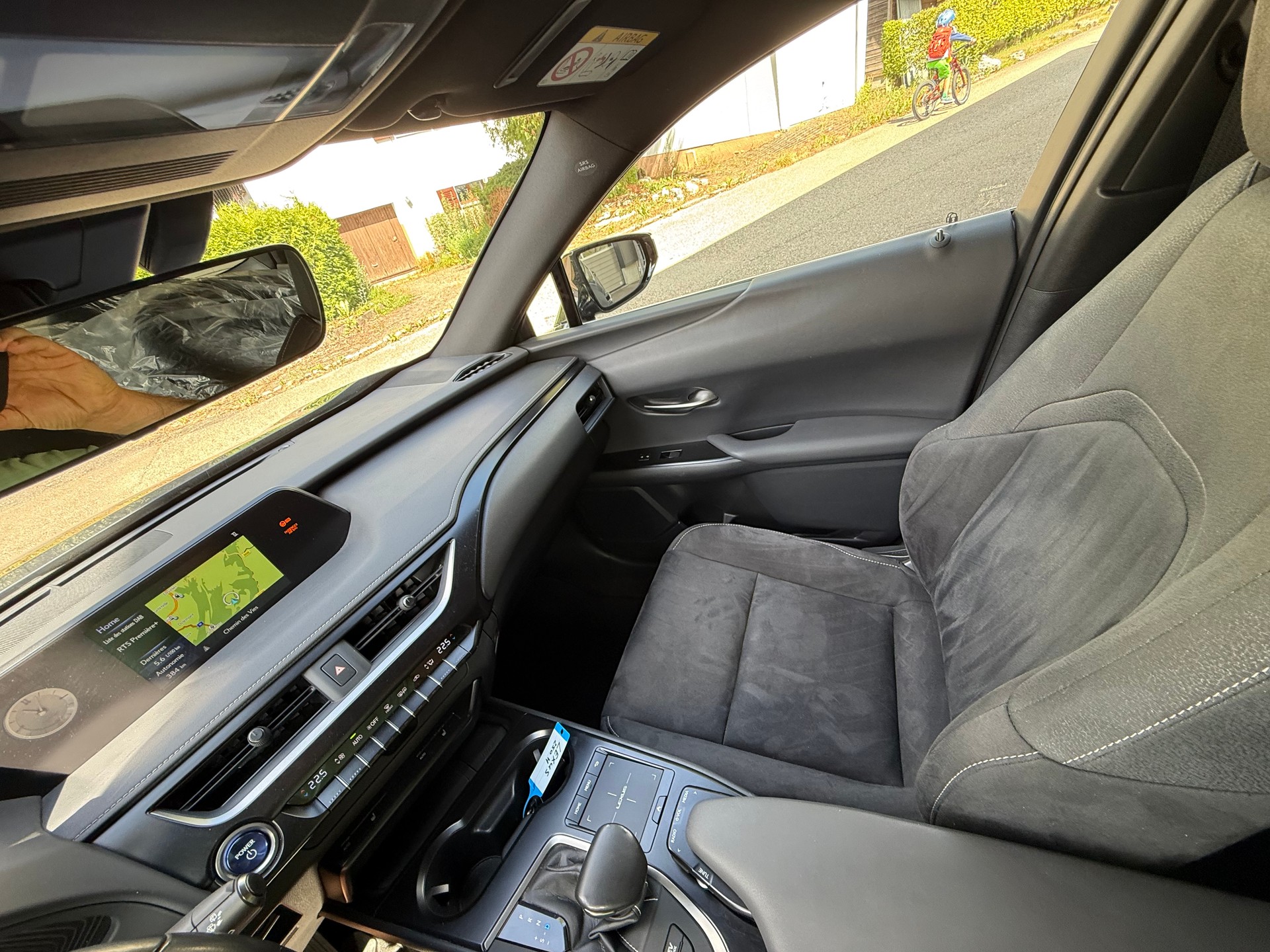 LEXUS UX 250h Excellence AWD Automatic / Garantie 05.2029 / Service gratuit 05.2029-image-8