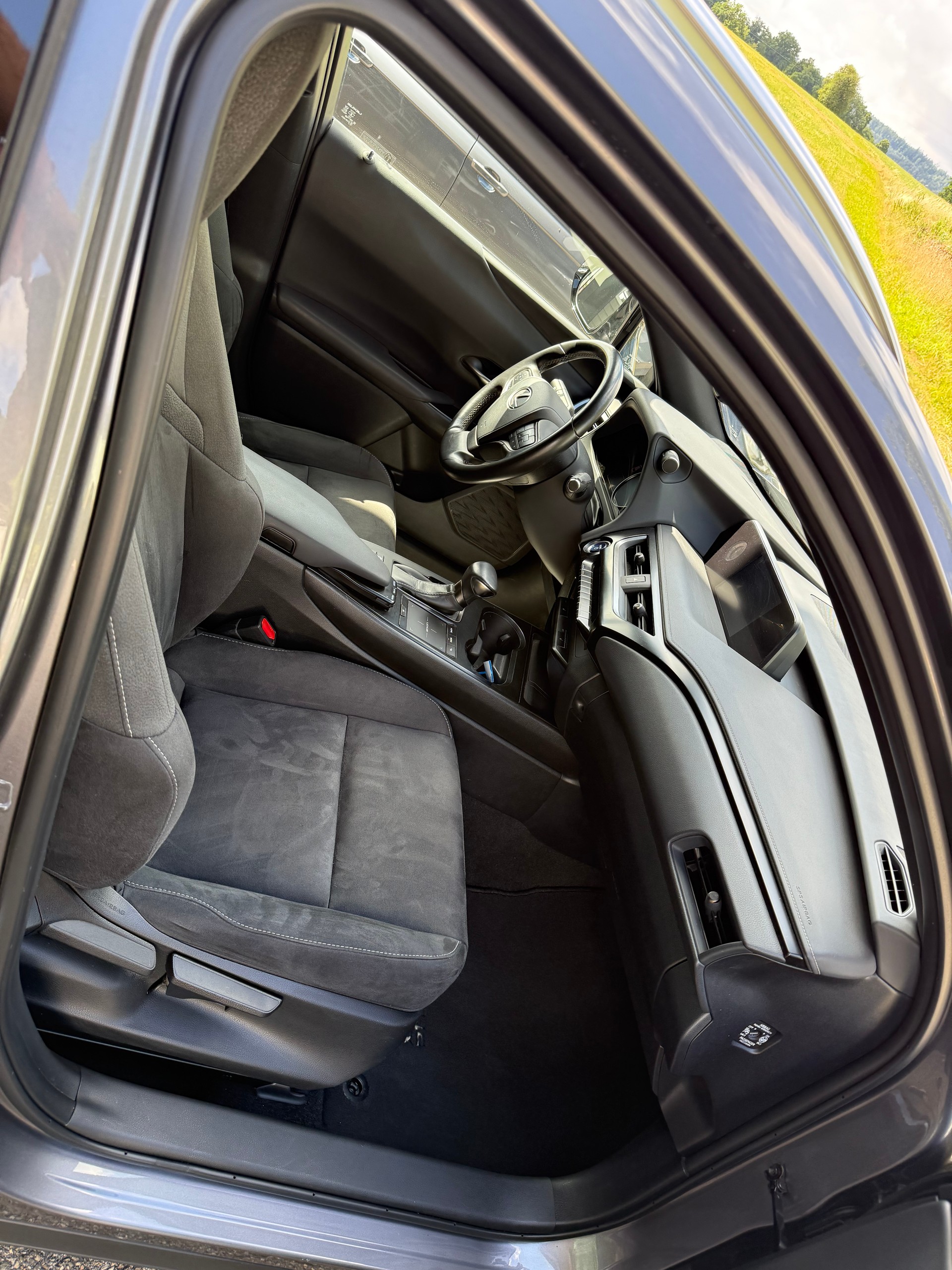 LEXUS UX 250h Excellence AWD Automatic / Garantie 05.2029 / Service gratuit 05.2029-image-5