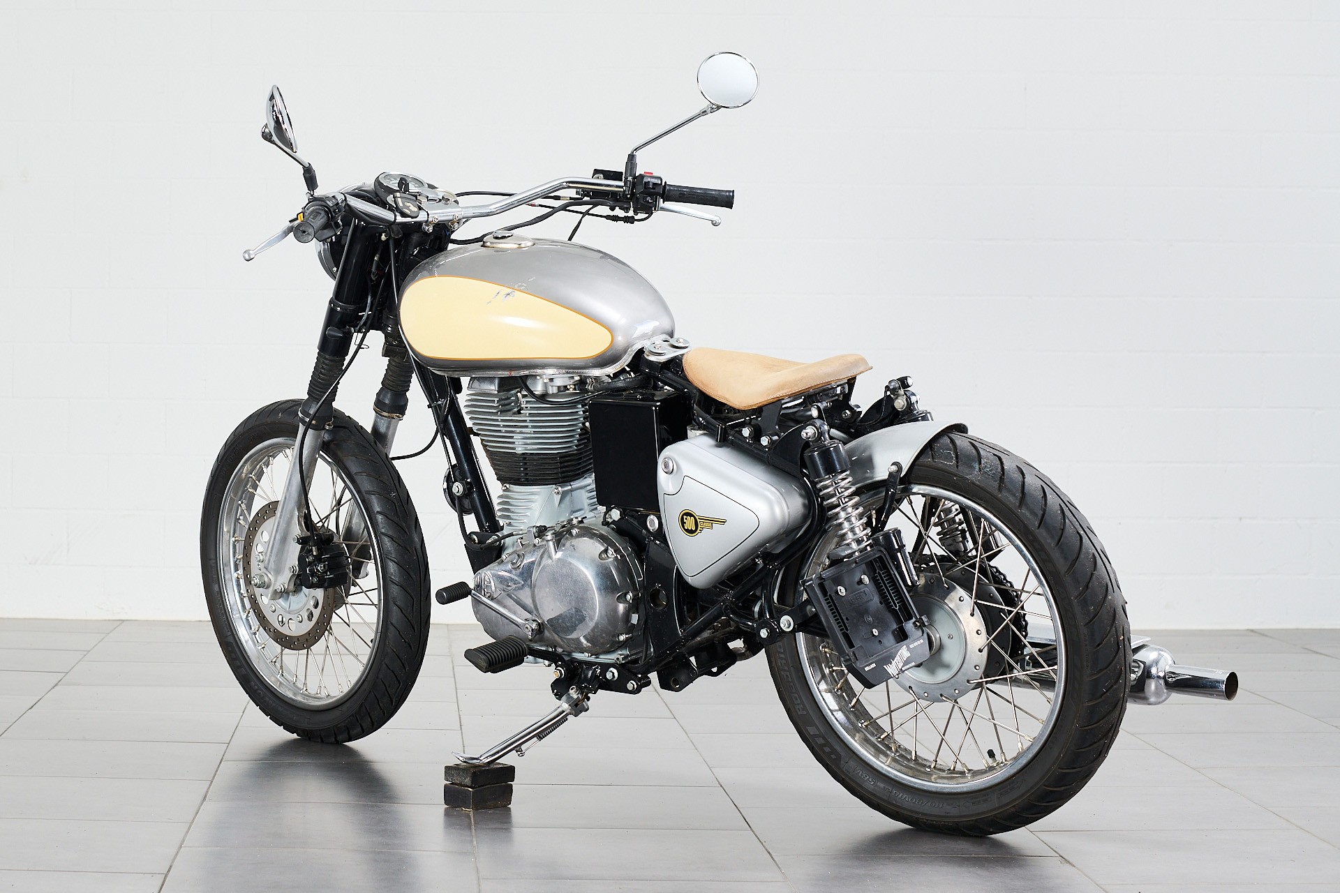 ROYAL ENFIELD Classic 500i EFI-showroom-element-3