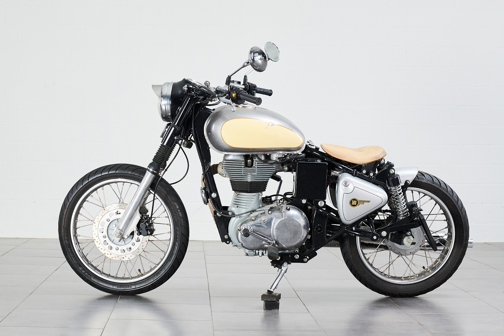 ROYAL ENFIELD Classic 500i EFI-showroom-element-2