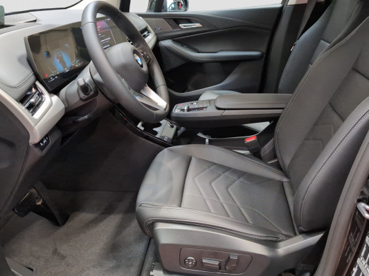 BMW 220i Active Tourer-image-7