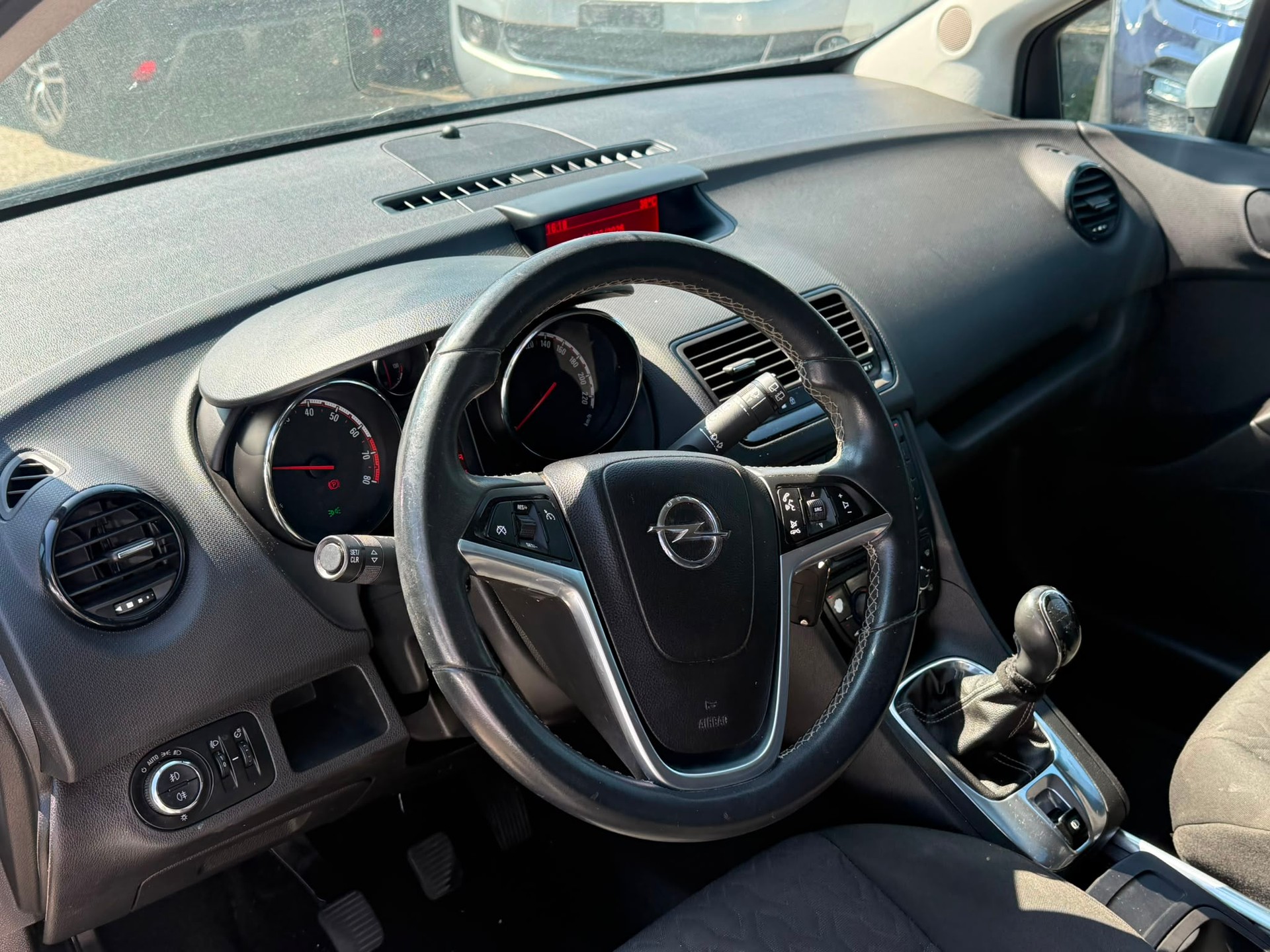 OPEL Meriva 1.4 Turbo Cosmo-image-8