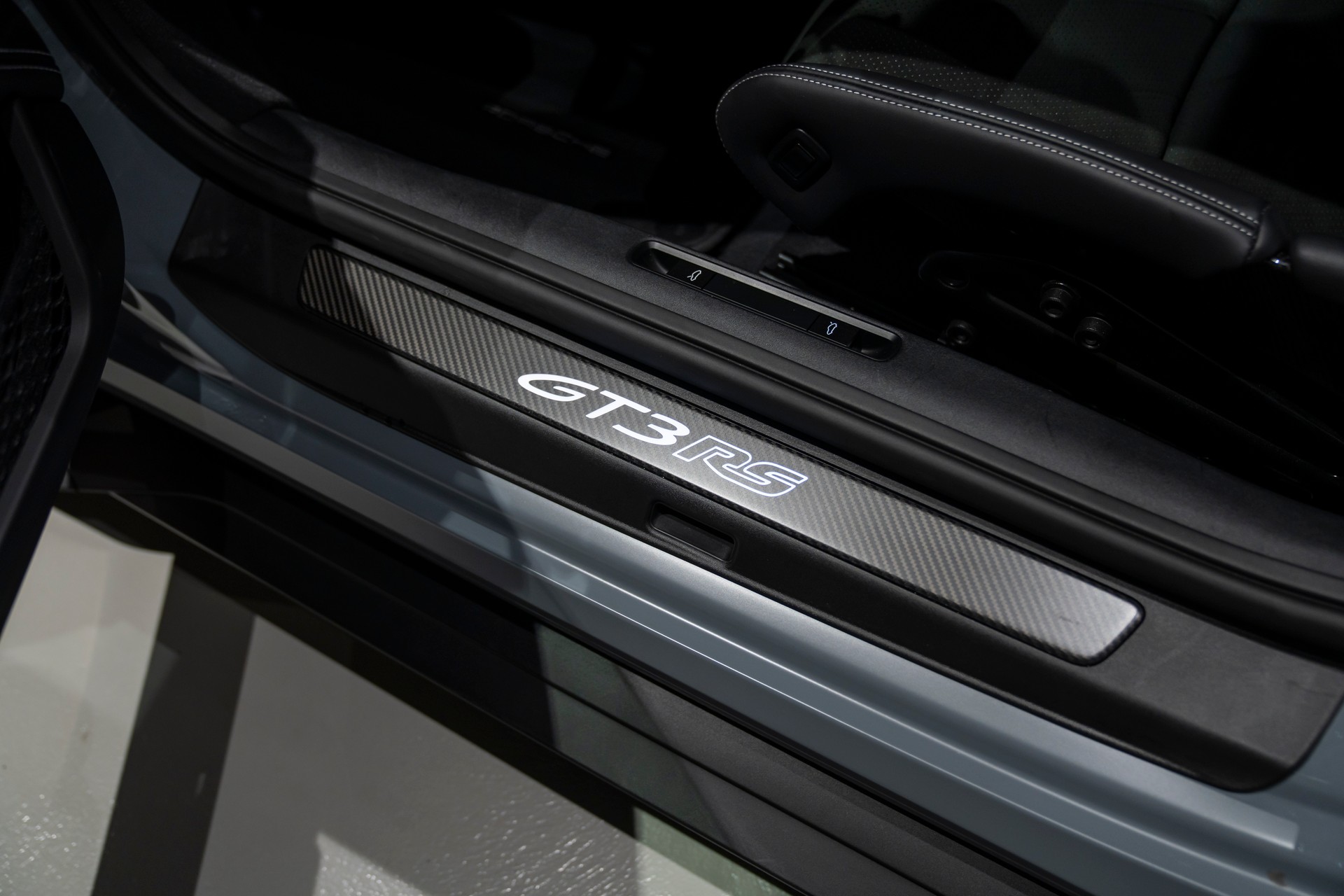 PORSCHE 911 GT3 RS-image-17