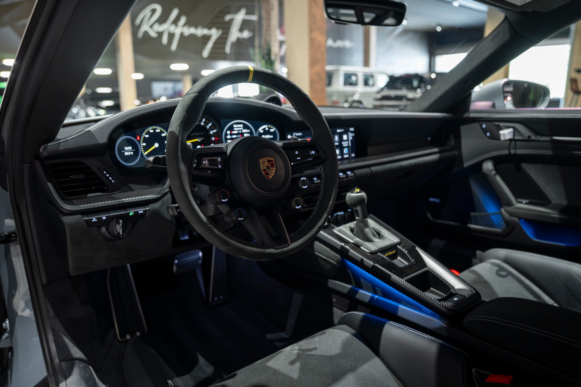 PORSCHE 911 GT3 RS-image-9