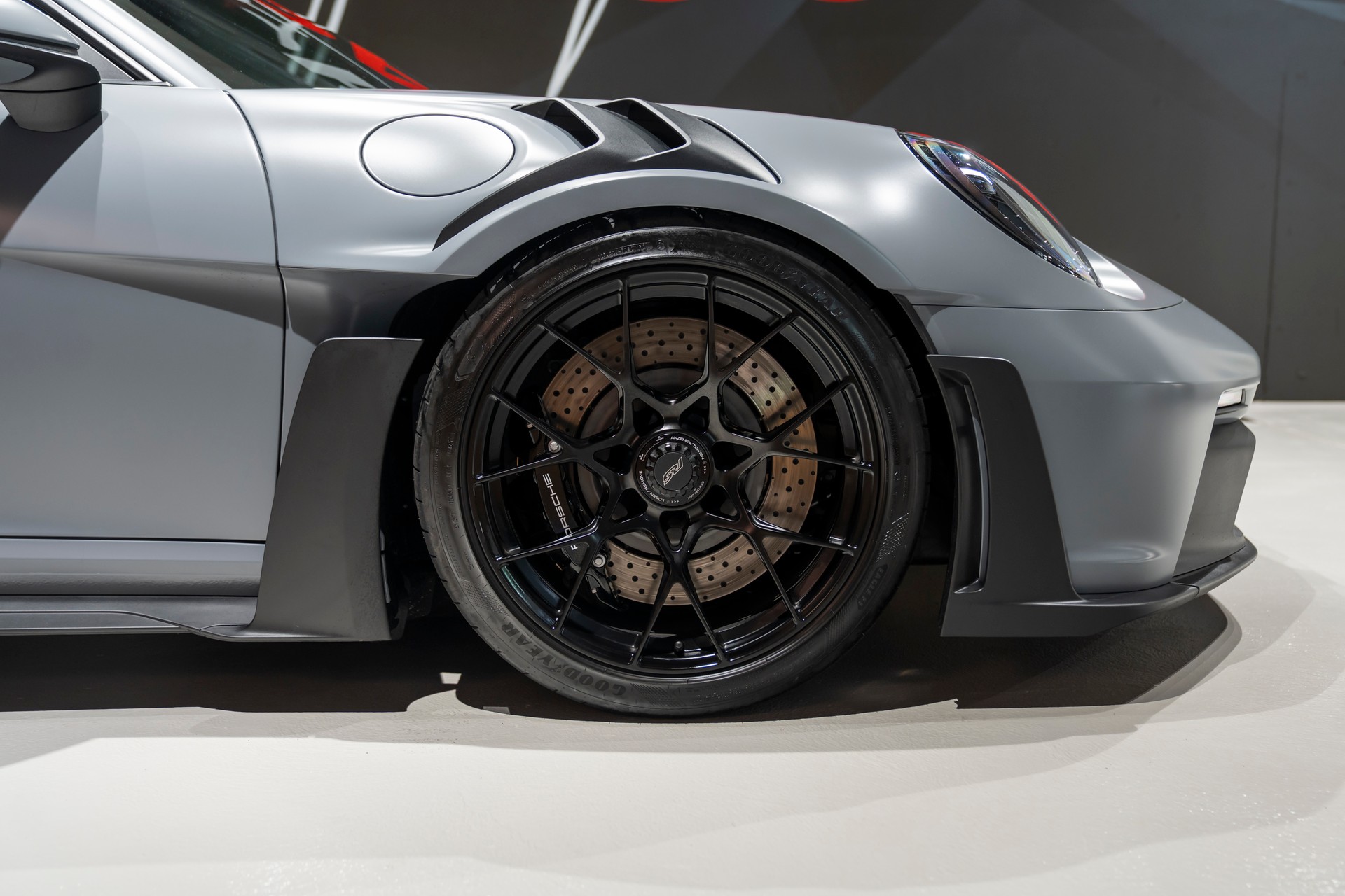 PORSCHE 911 GT3 RS-image-6