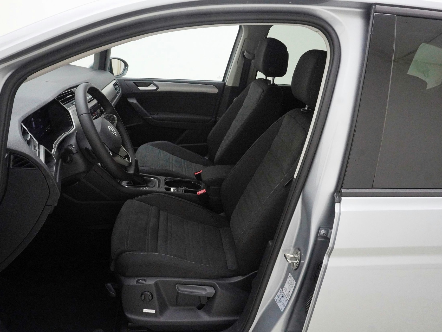 VW Touran 1.5 TSI R-Line DSG-image-12