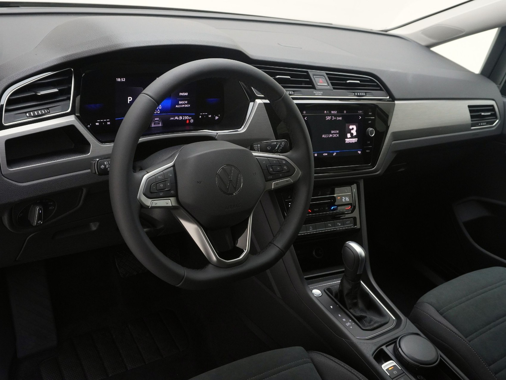 VW Touran 1.5 TSI R-Line DSG-image-3
