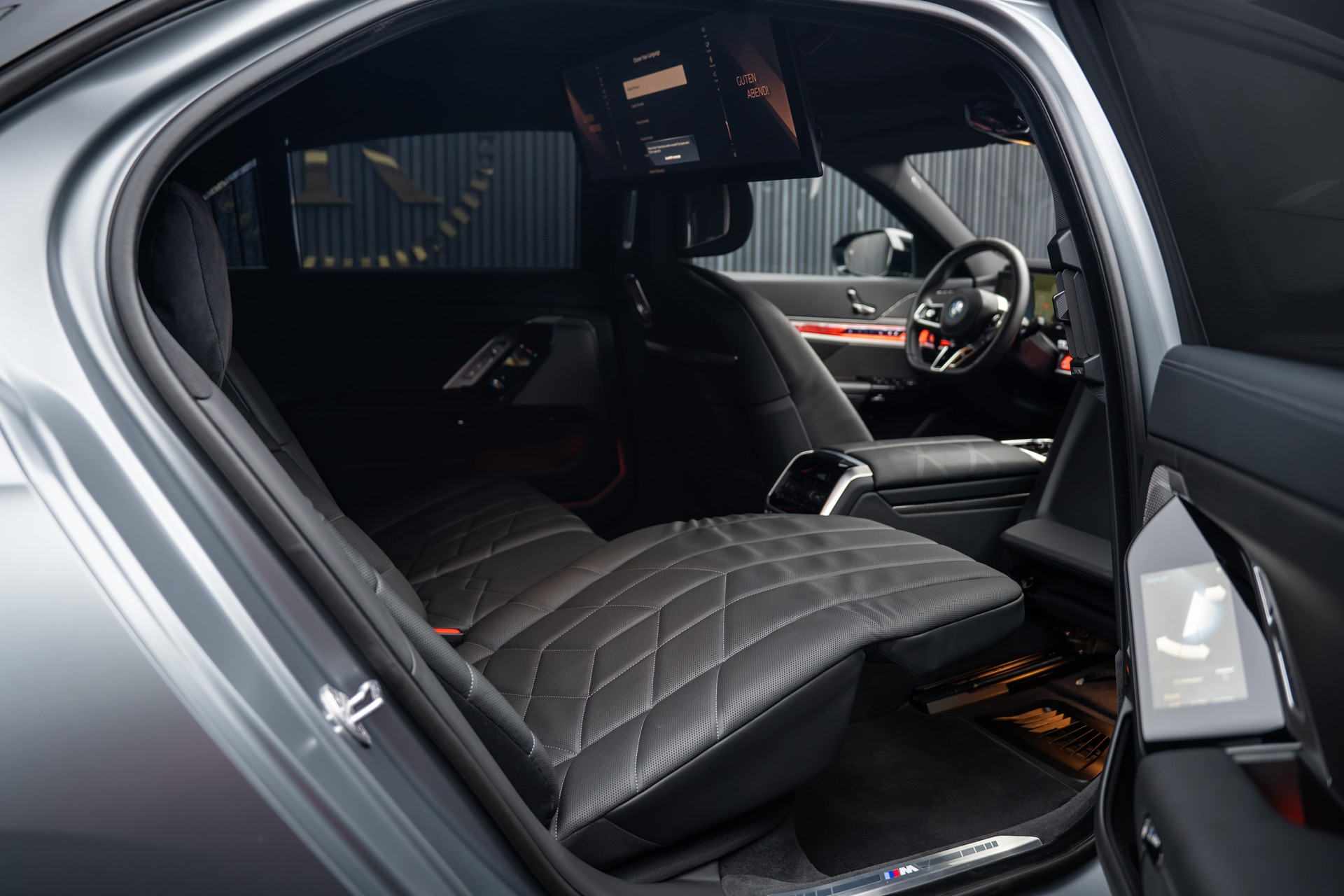 BMW M760e xDrive Steptronic-image-13