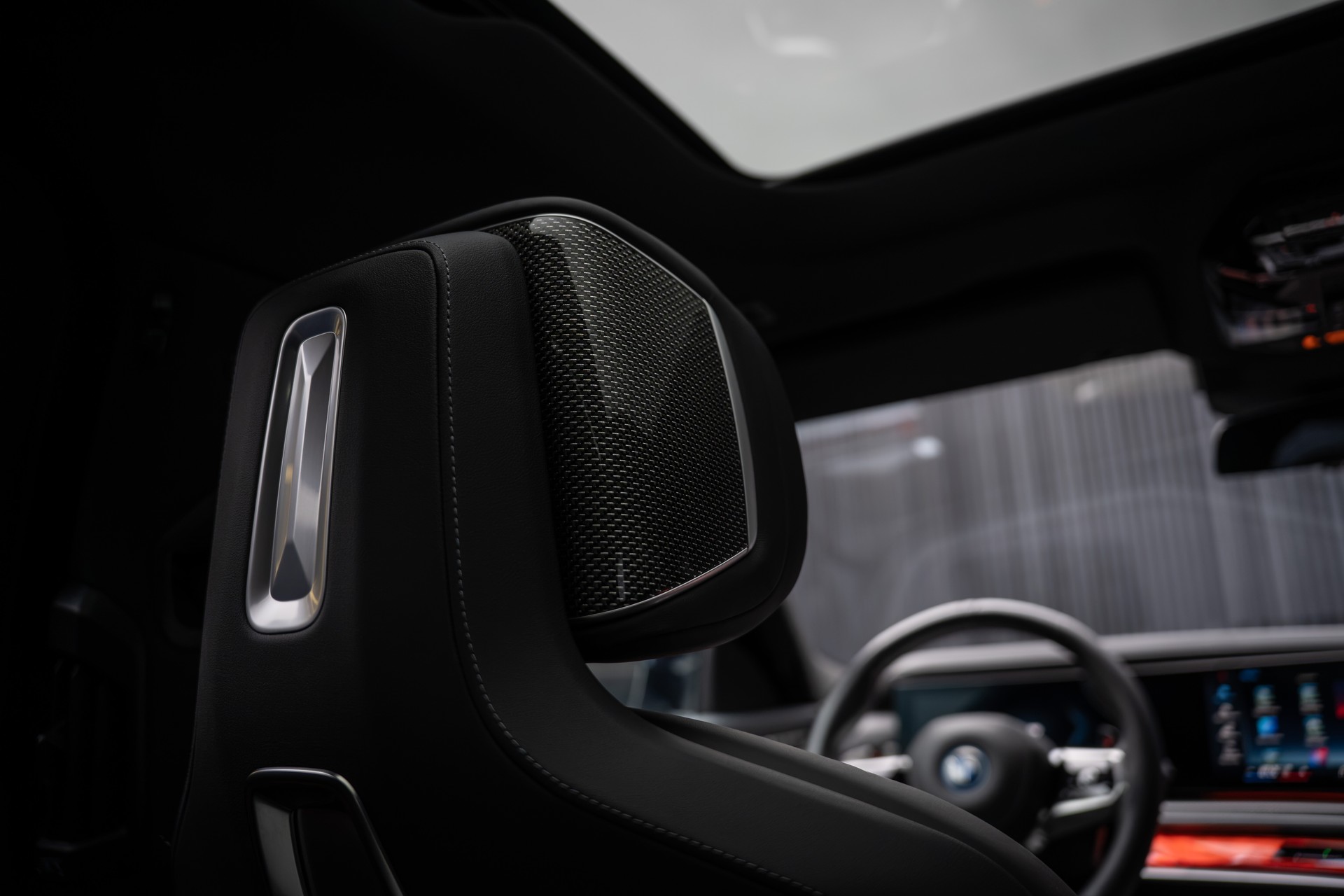 BMW M760e xDrive Steptronic-image-10