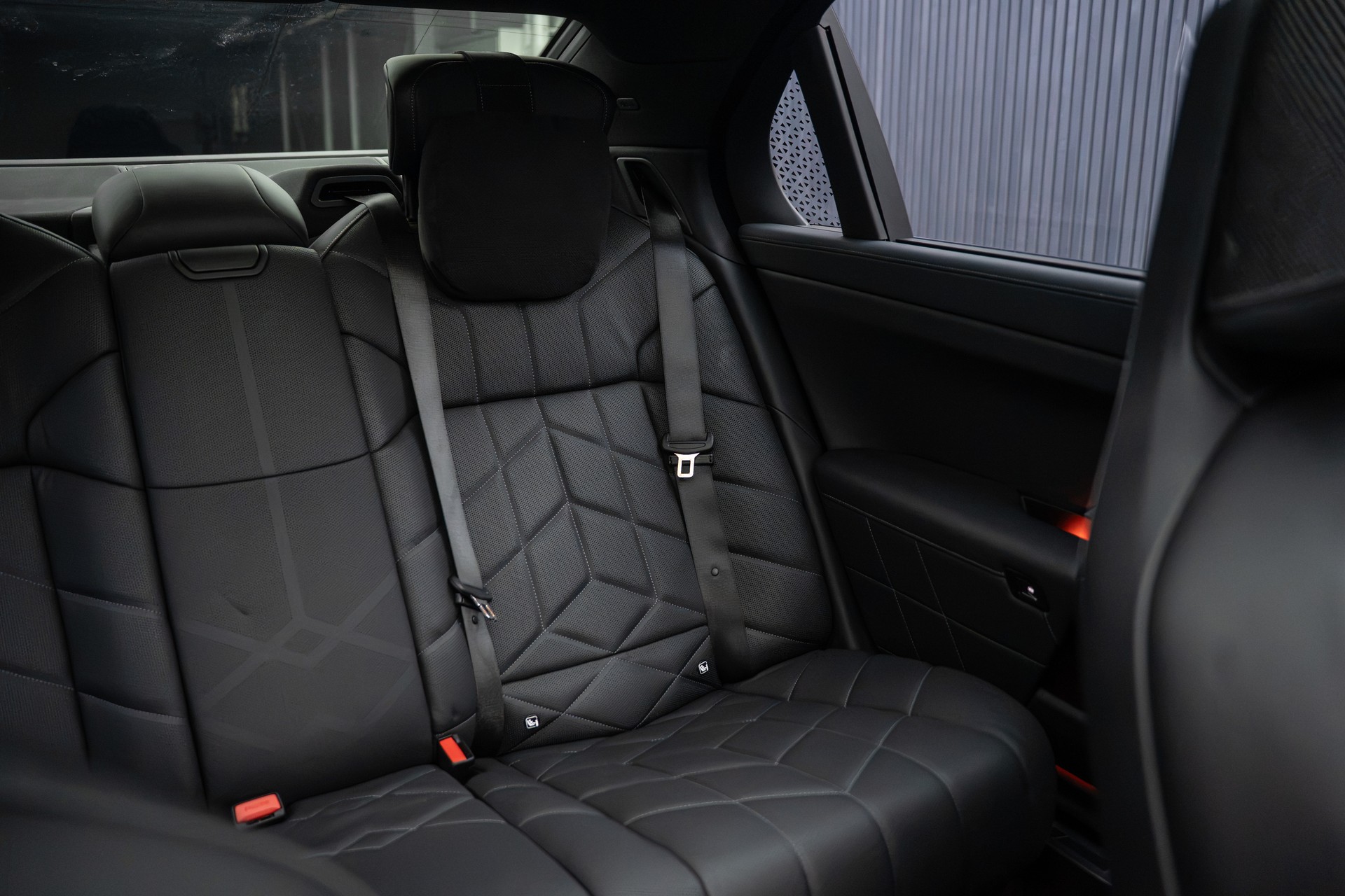BMW M760e xDrive Steptronic-image-15