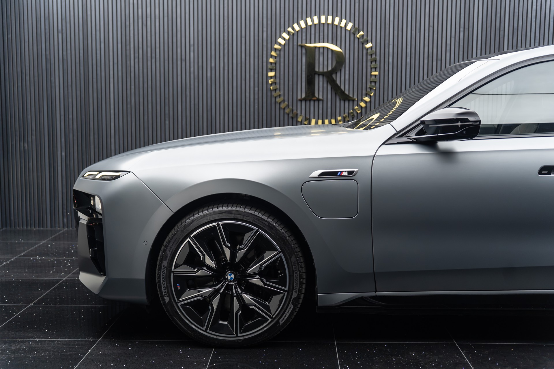 BMW M760e xDrive Steptronic-image-19