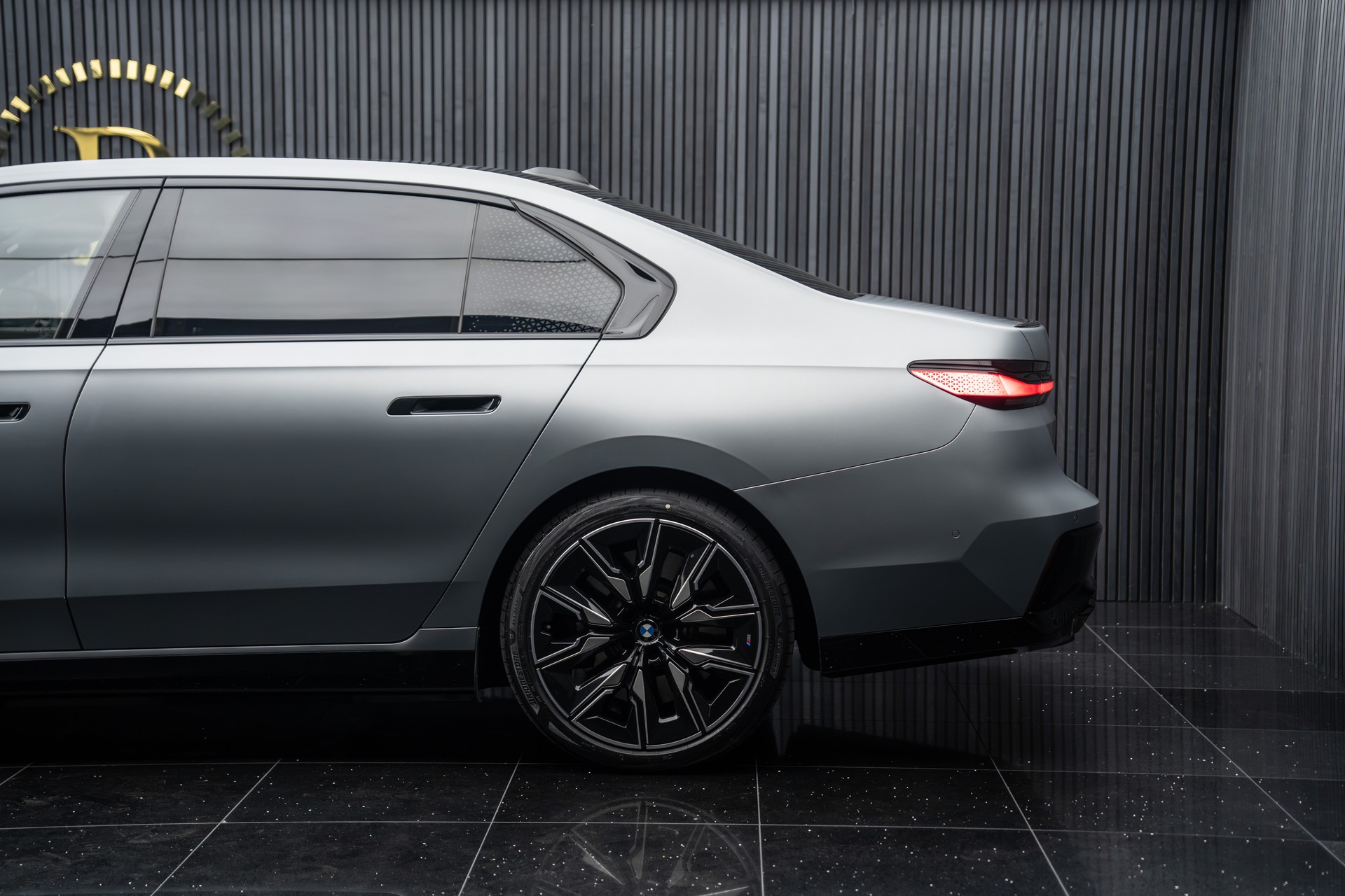 BMW M760e xDrive Steptronic-image-23