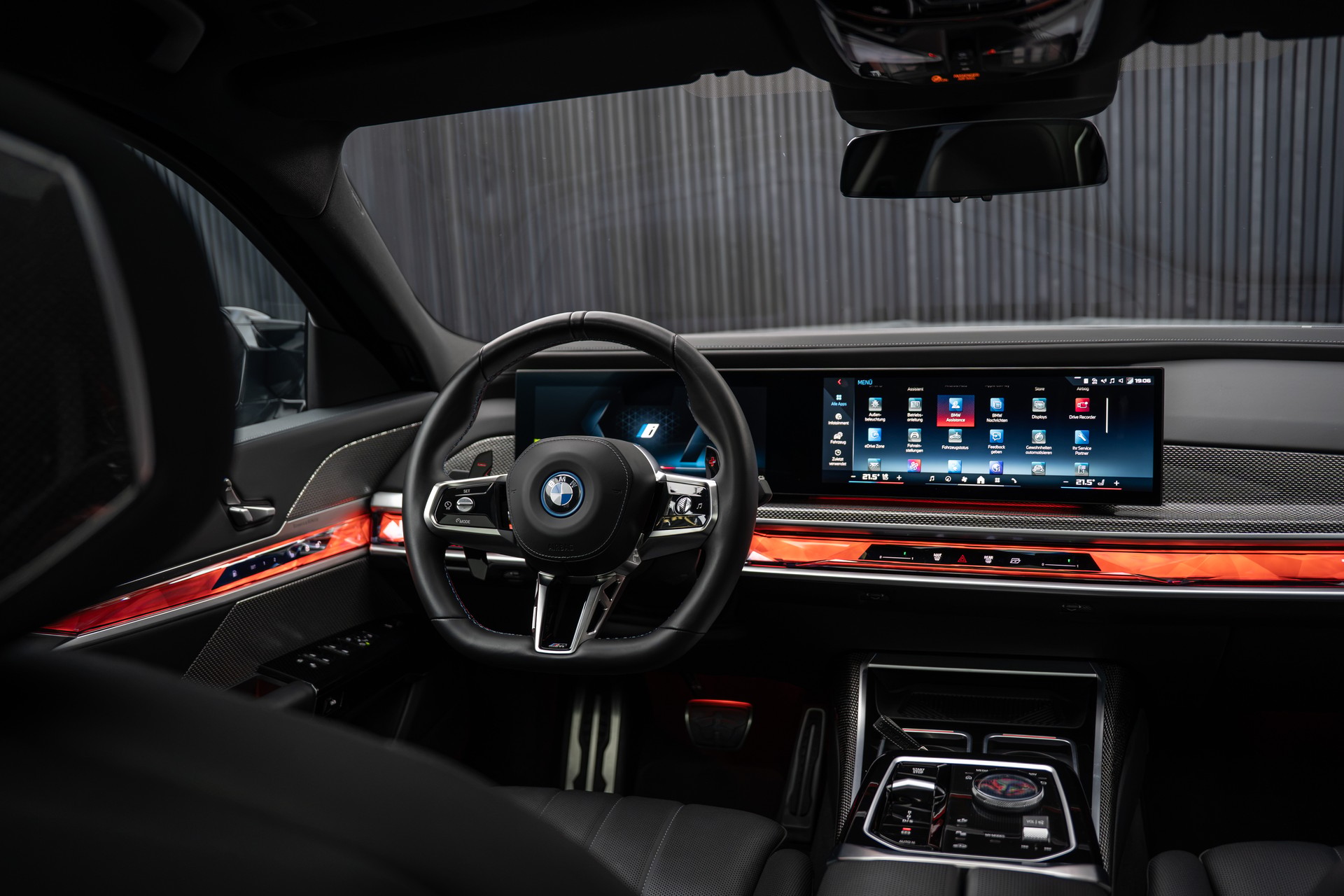 BMW M760e xDrive Steptronic-image-6