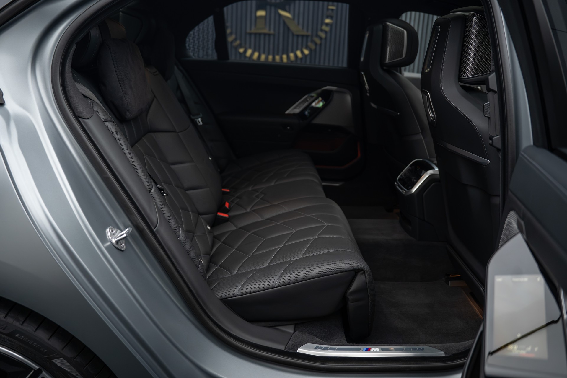 BMW M760e xDrive Steptronic-image-13