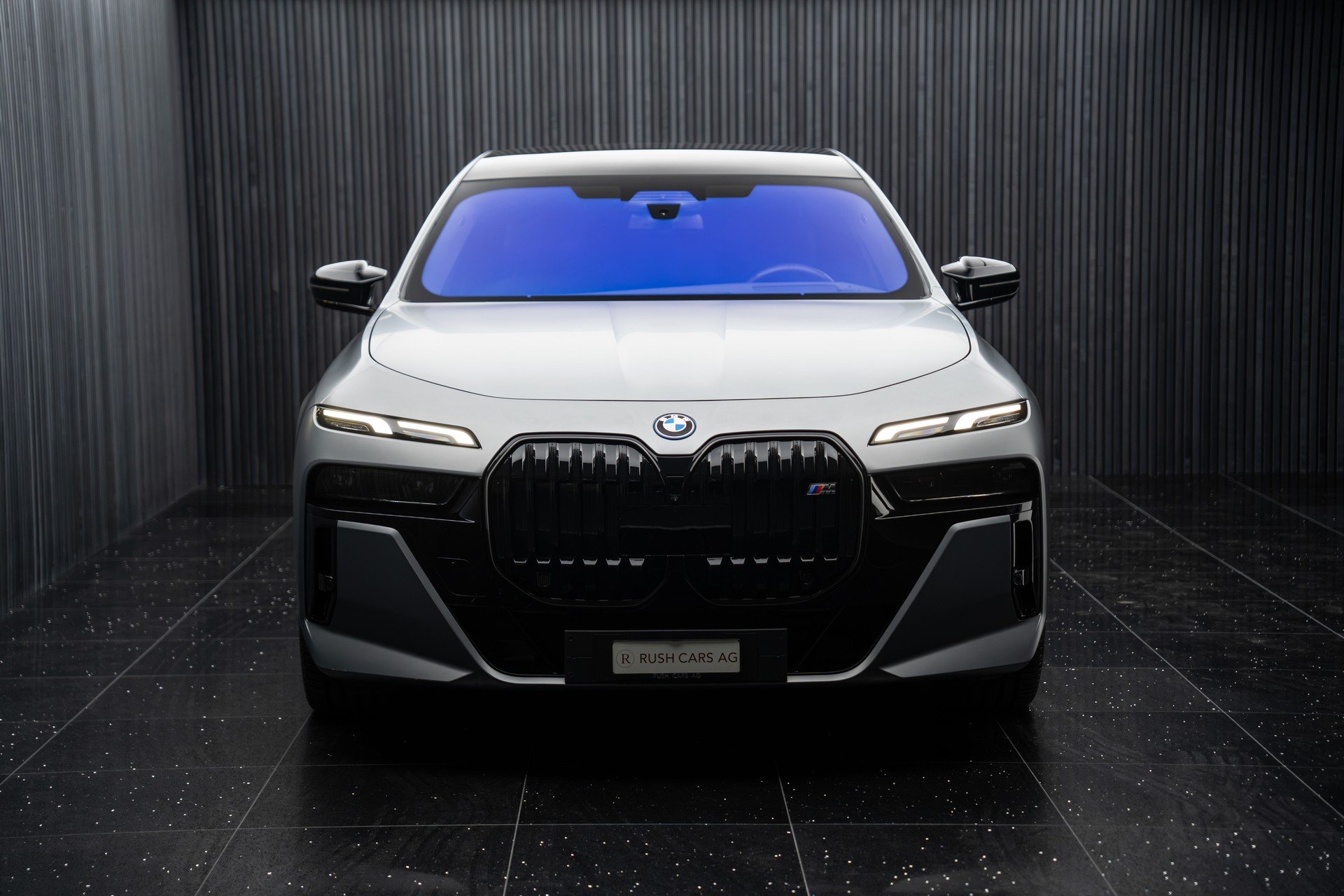 BMW M760e xDrive Steptronic-image-1