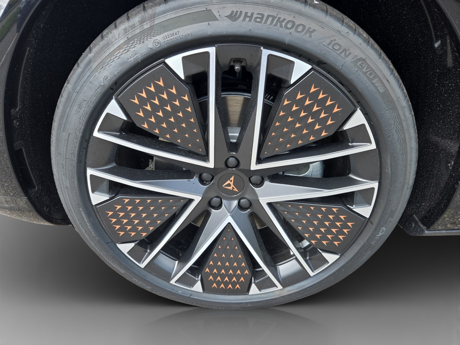 CUPRA Tavascan 77 kWh Edge 4D-image-13