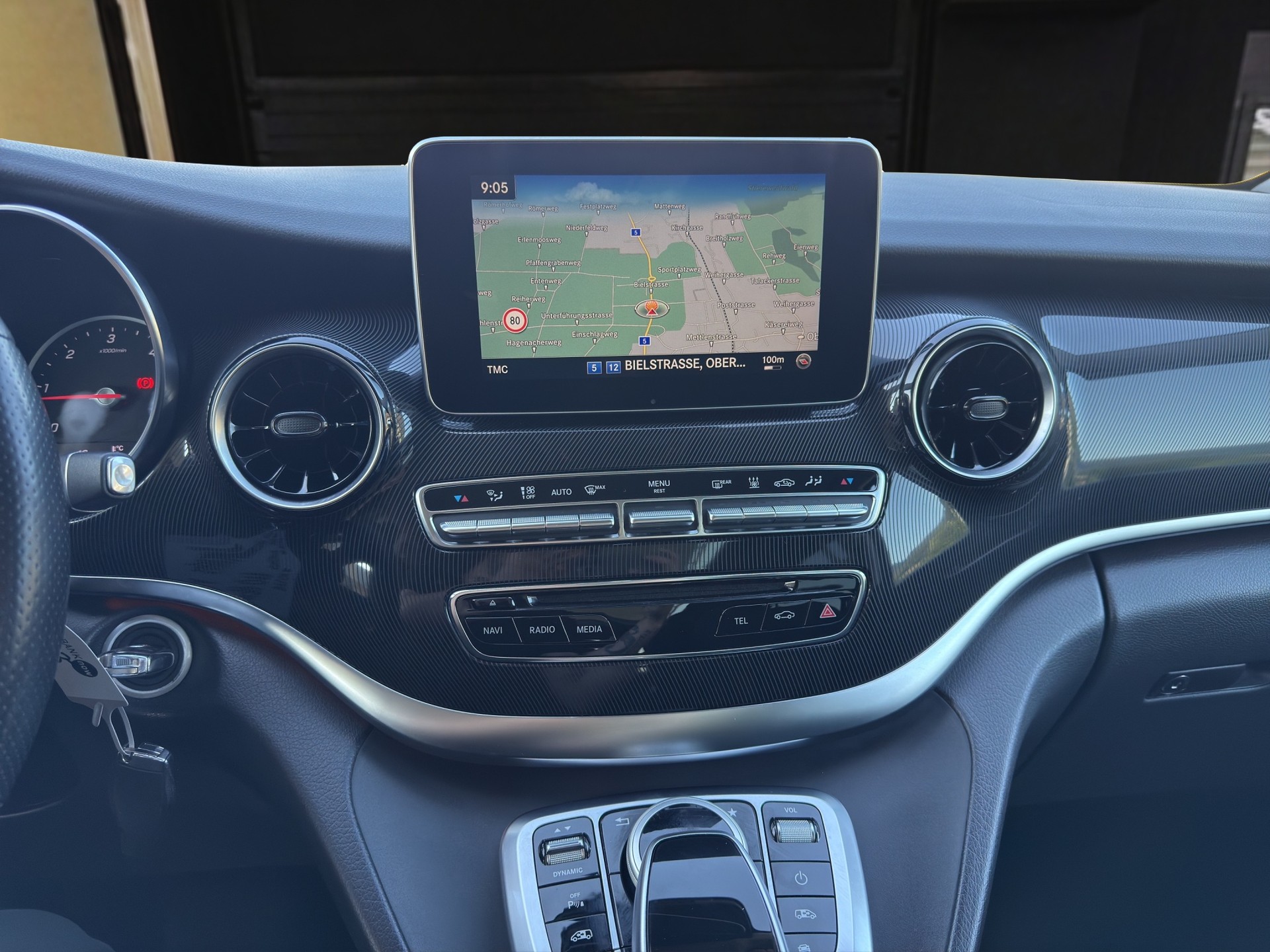 MERCEDES-BENZ V 300 d lang 4matic Van 9G-Tronic-image-16