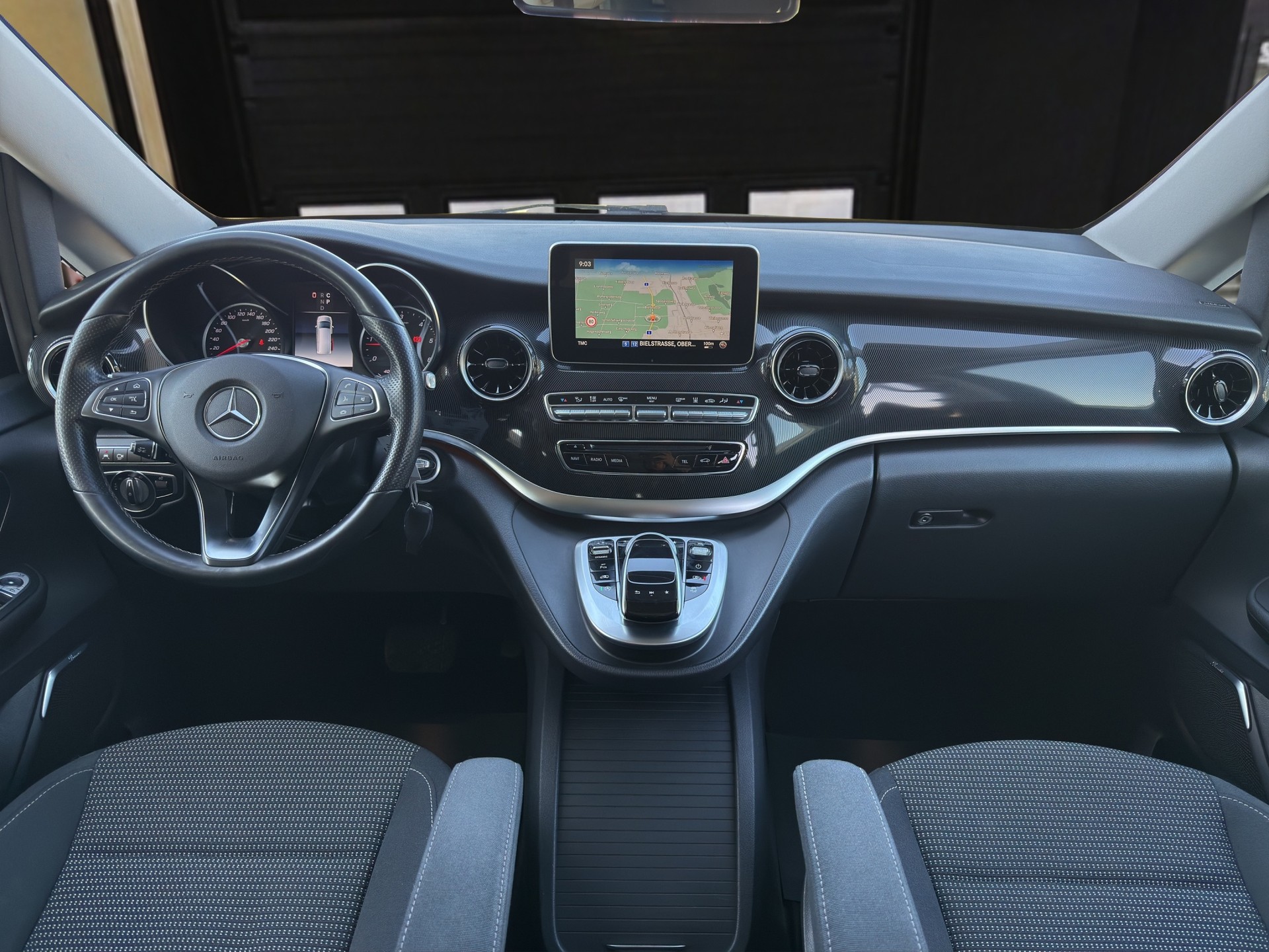 MERCEDES-BENZ V 300 d lang 4matic Van 9G-Tronic-image-10