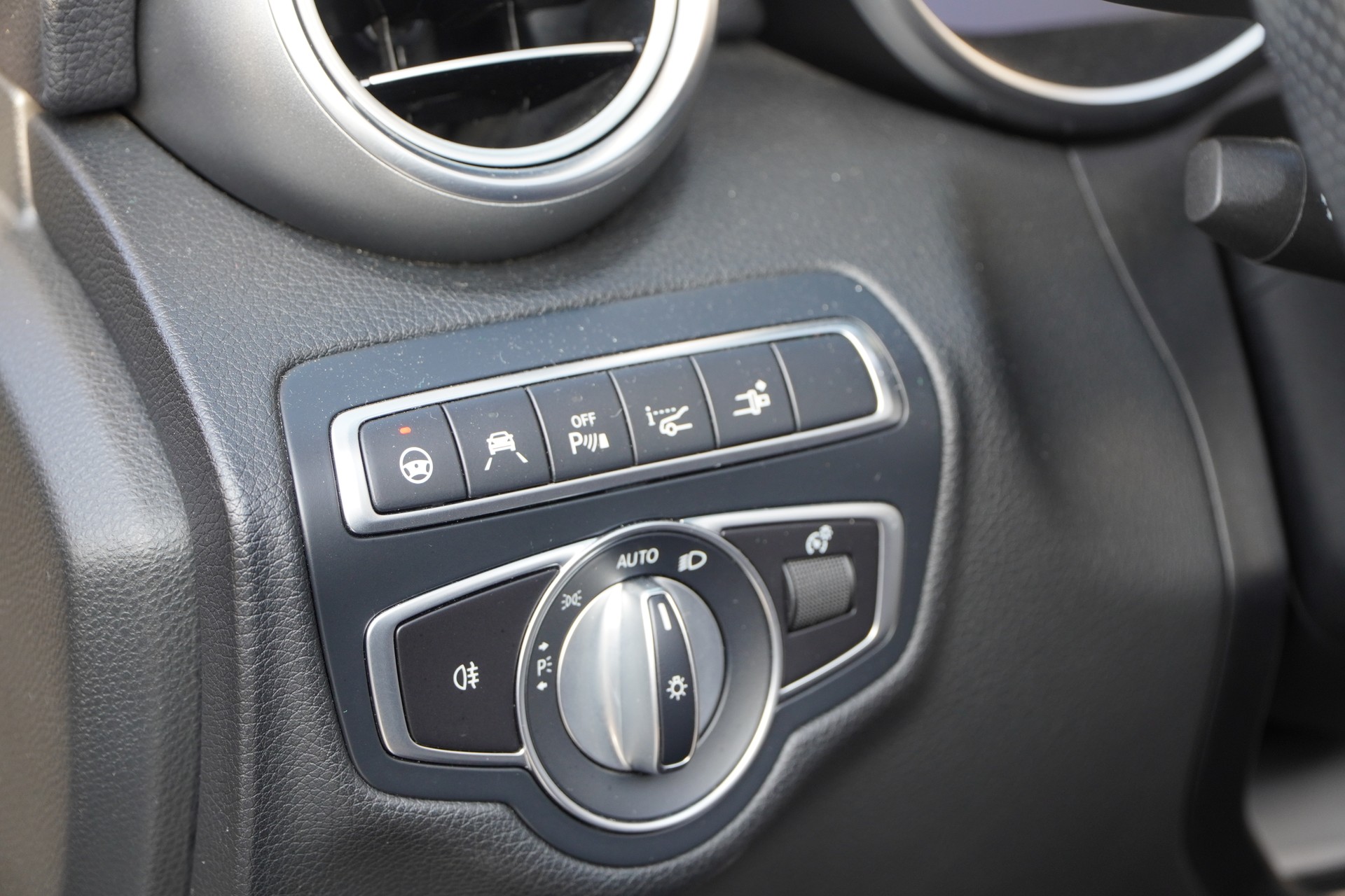 MERCEDES-BENZ C 43 Cabriolet AMG 4Matic 9G-Tronic-image-15