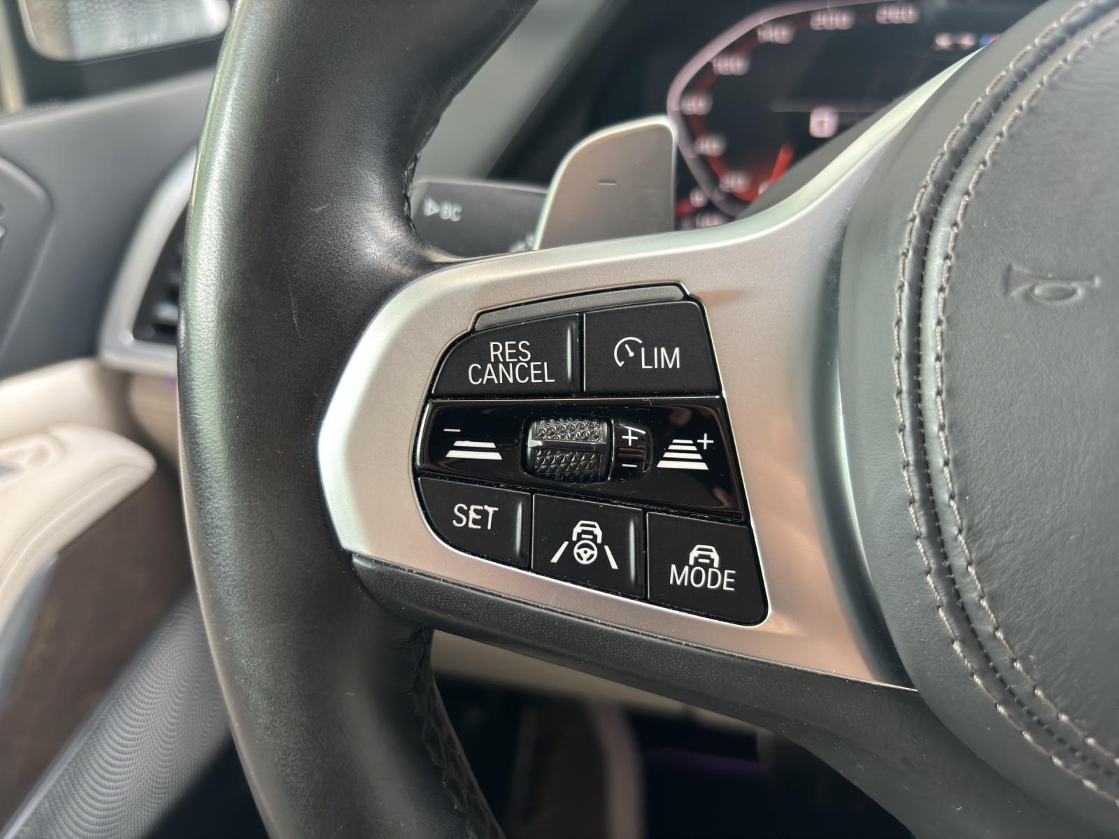 BMW X7 M50i-image-12